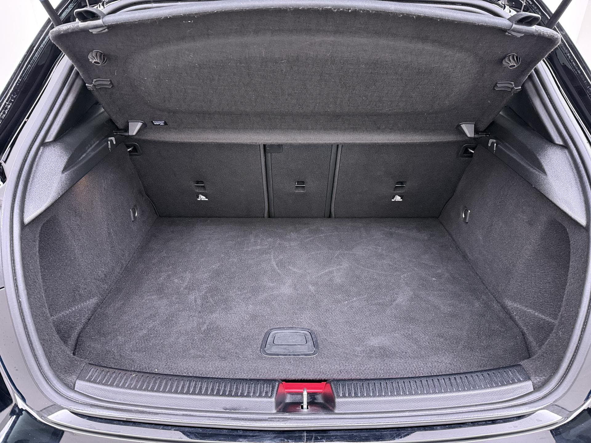 Mercedes-Benz A-klasse 250 e AMG Line 14