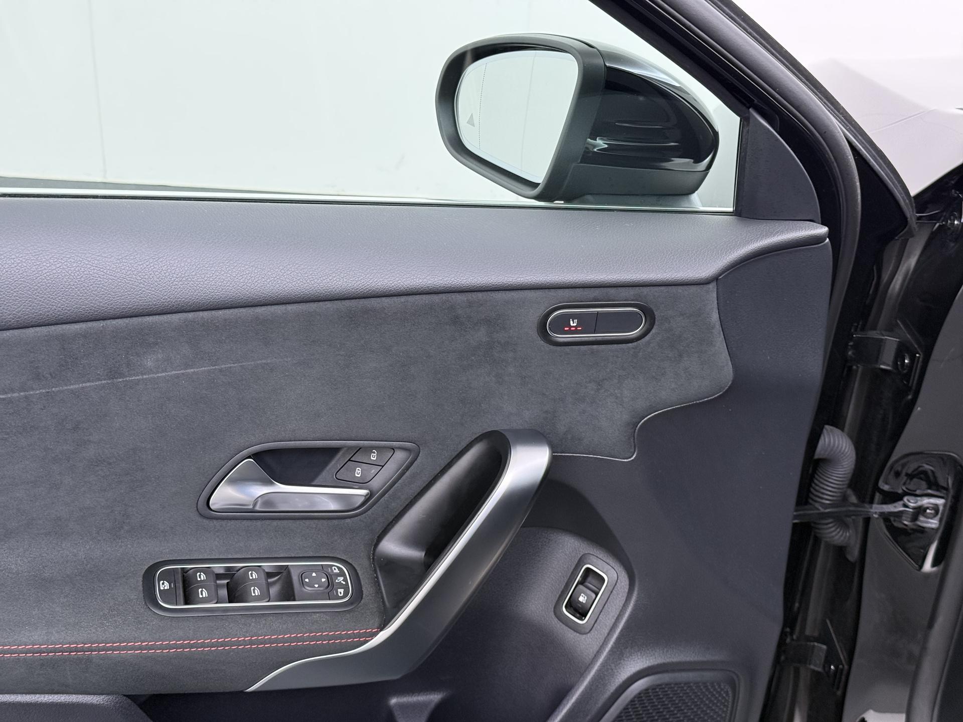 Mercedes-Benz A-klasse 250 e AMG Line 19