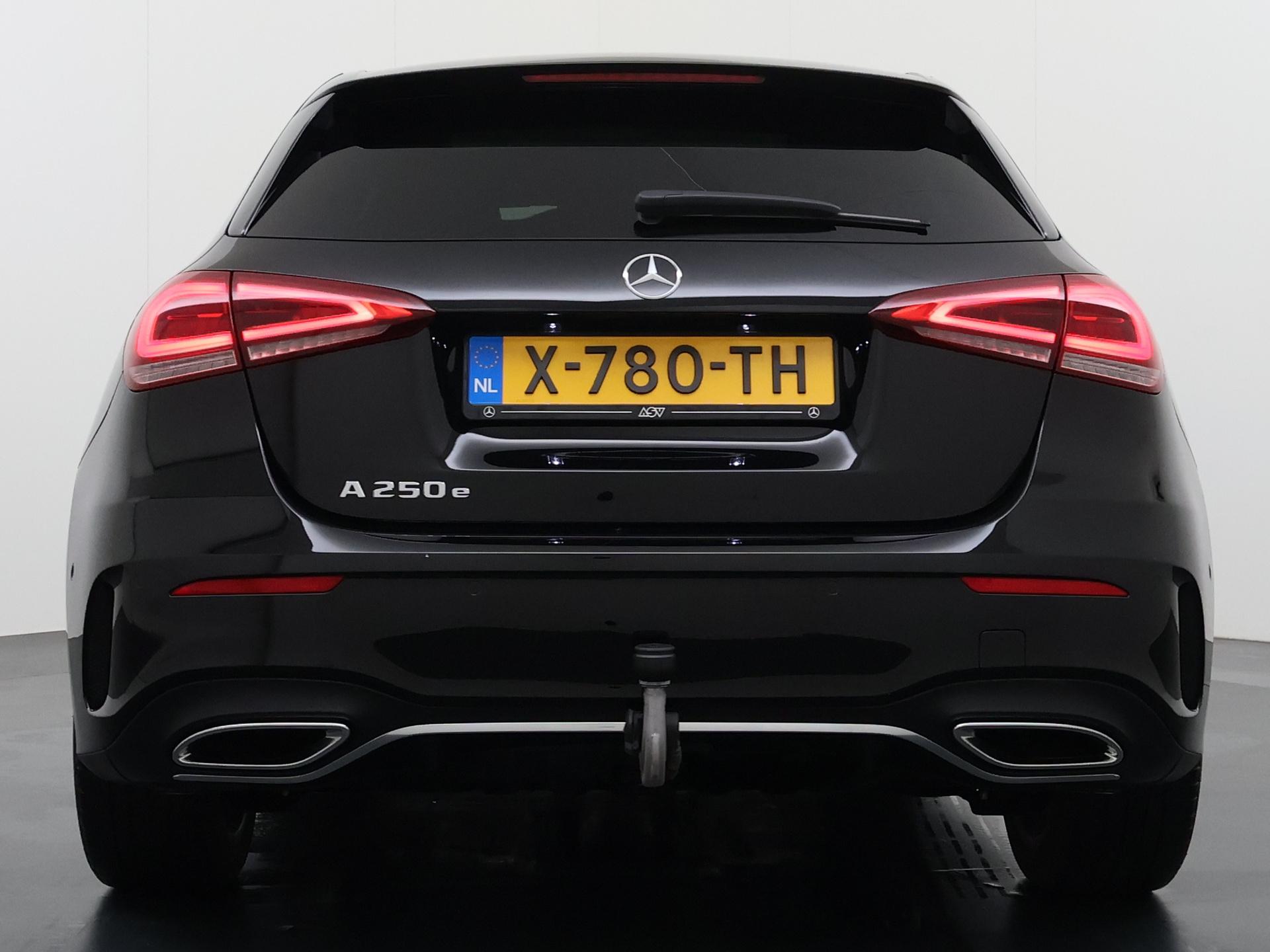 Mercedes-Benz A-klasse 250 e AMG Line 3