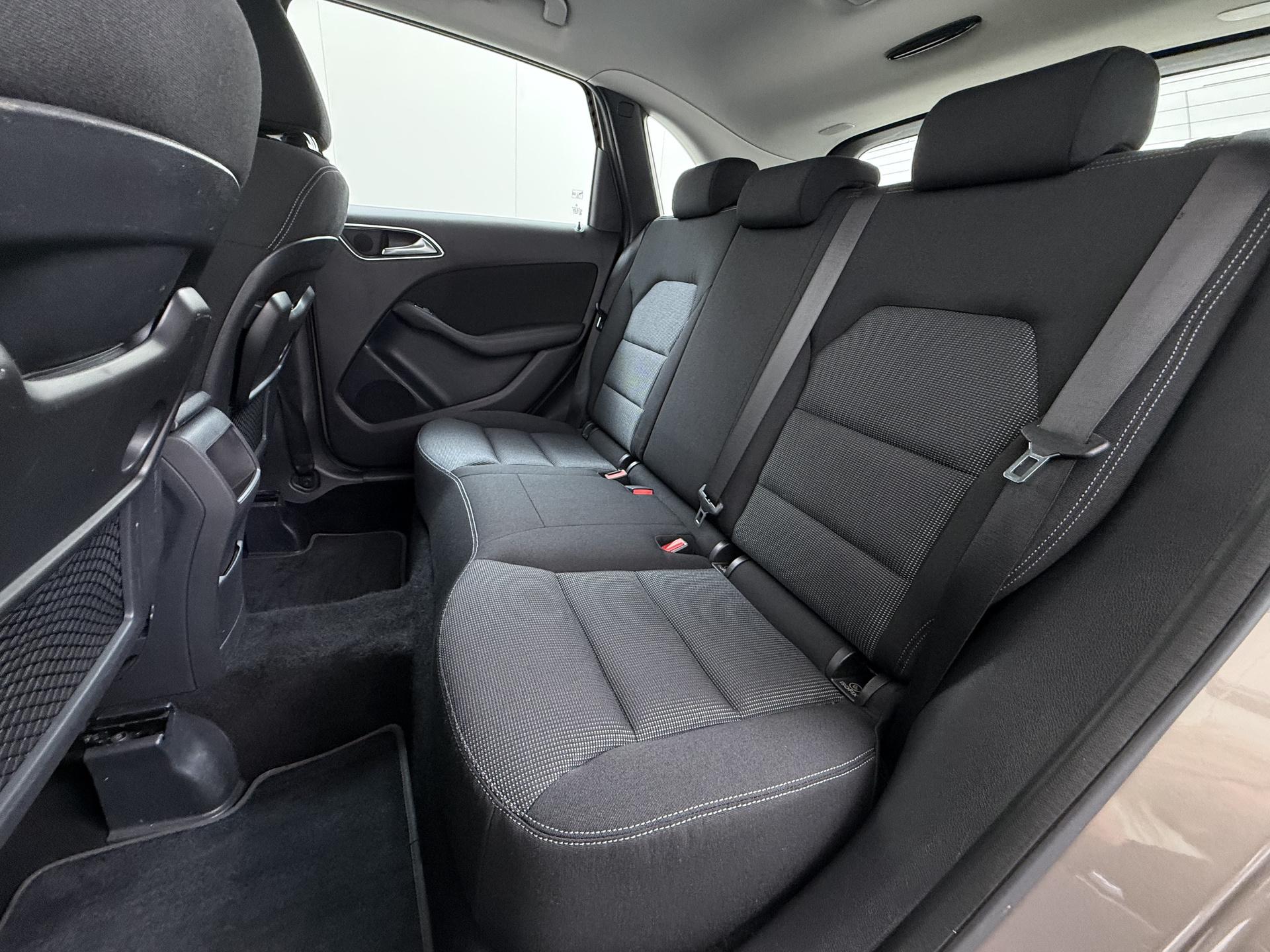 Mercedes-Benz B-klasse 180 Ambition 16