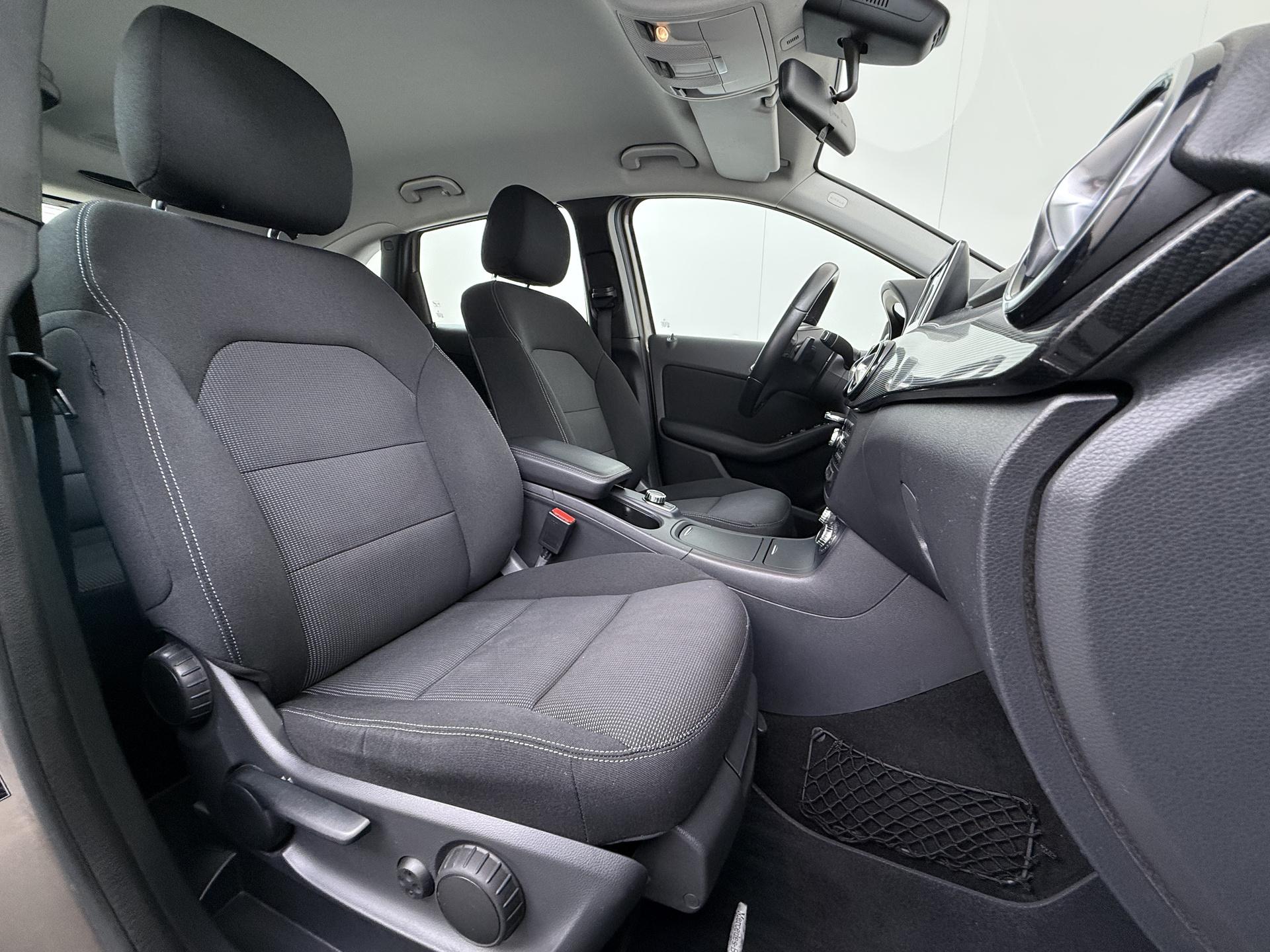 Mercedes-Benz B-klasse 180 Ambition 32