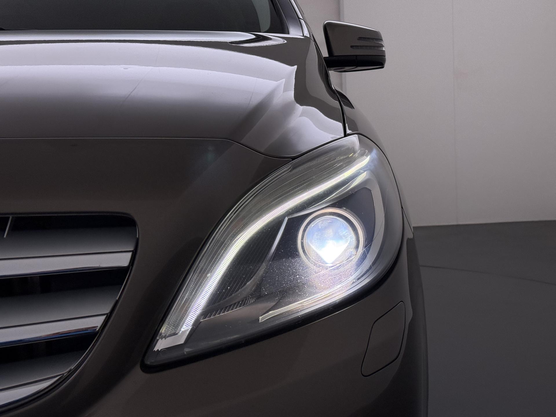 Mercedes-Benz B-klasse 180 Ambition 8