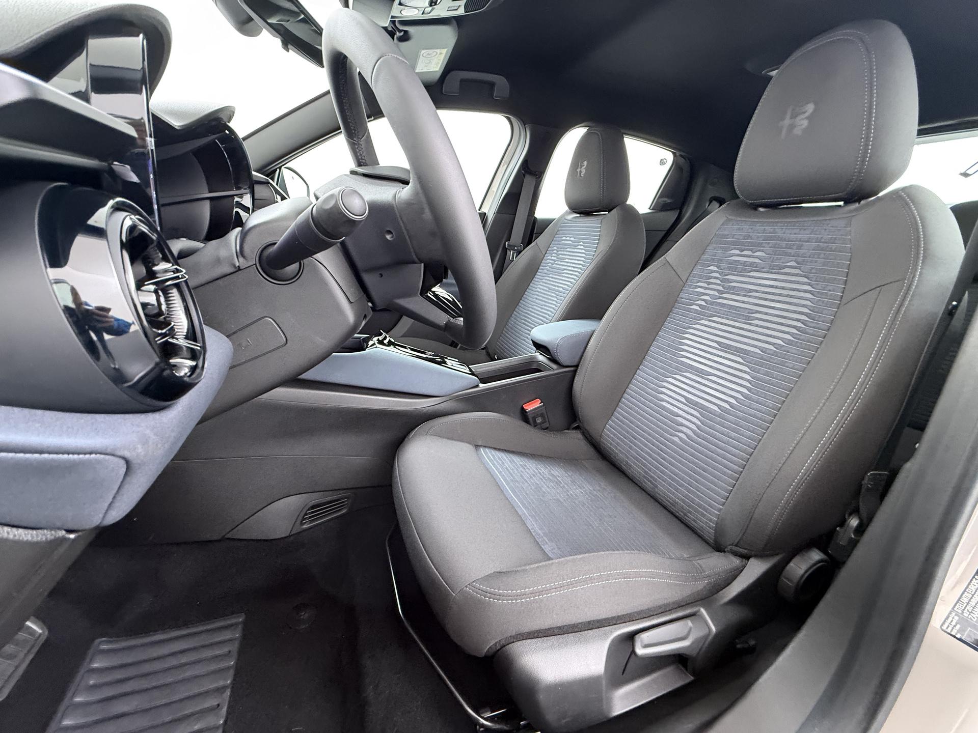 Alfa Romeo Junior Elettrica 54 kWh 11