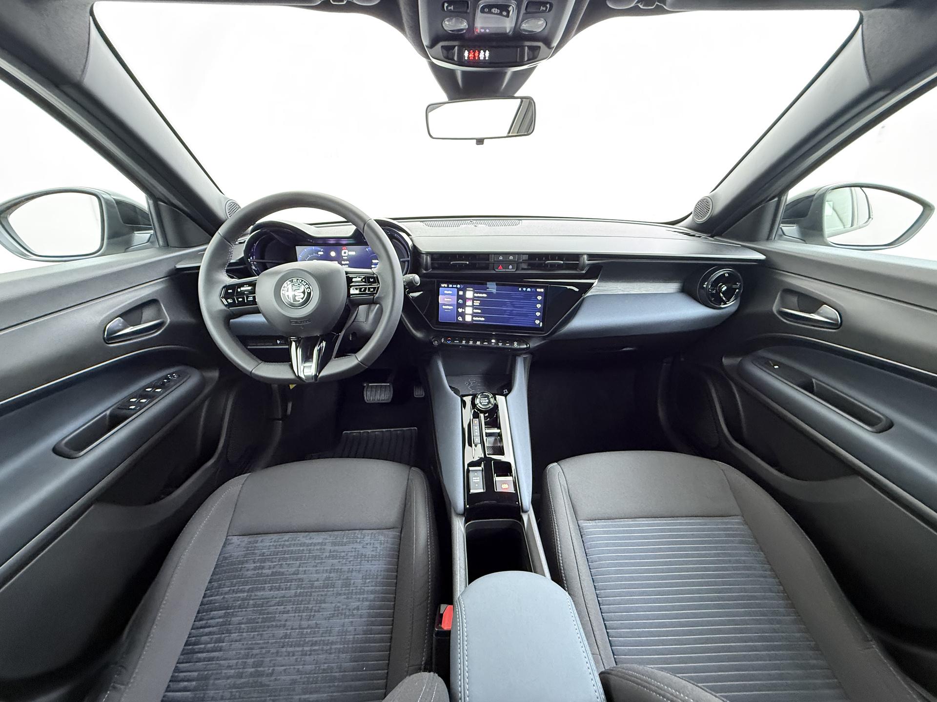 Alfa Romeo Junior Elettrica 54 kWh 14