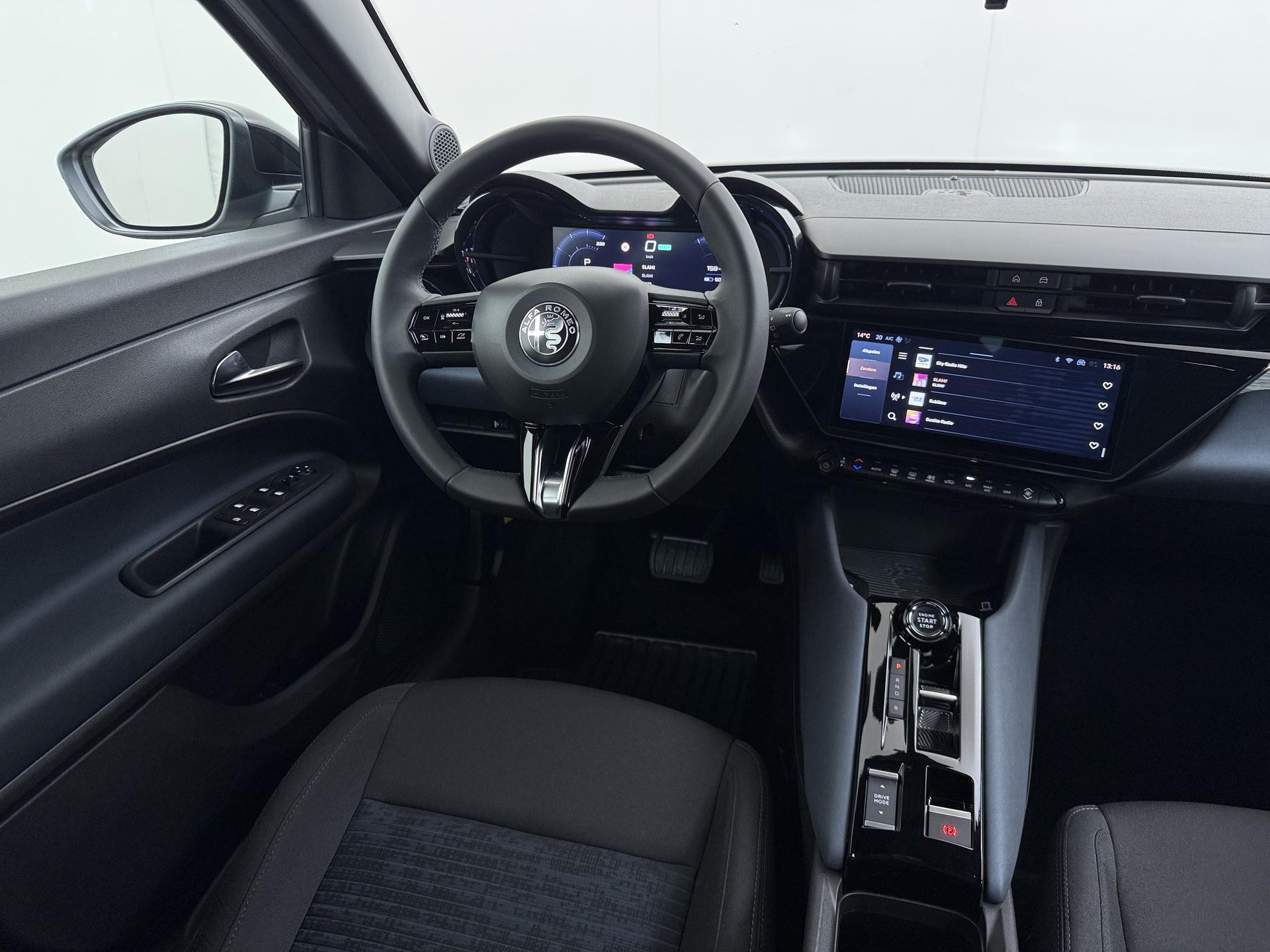 Alfa Romeo Junior Elettrica 54 kWh 15