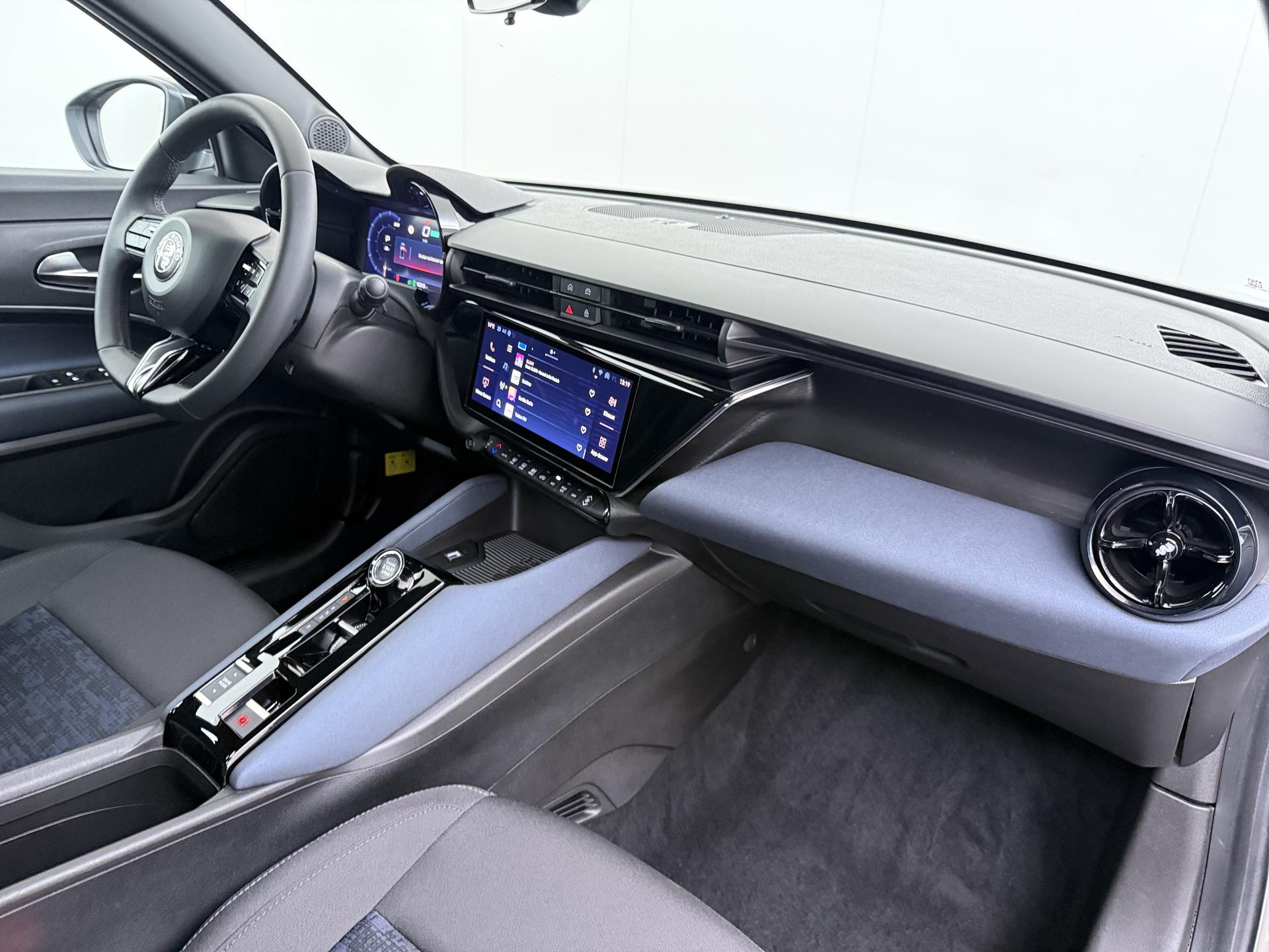 Alfa Romeo Junior Elettrica 54 kWh 28