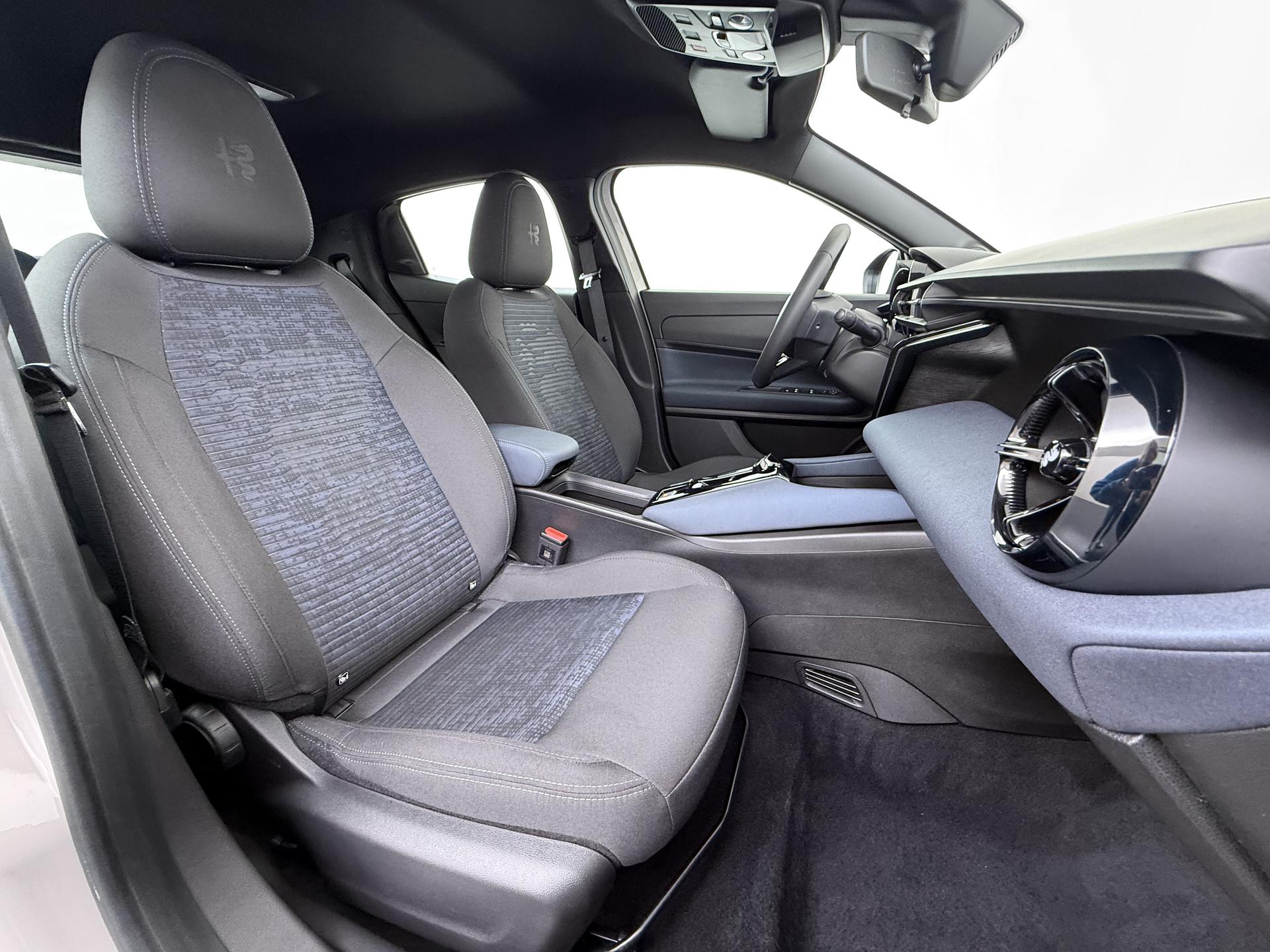 Alfa Romeo Junior Elettrica 54 kWh 29