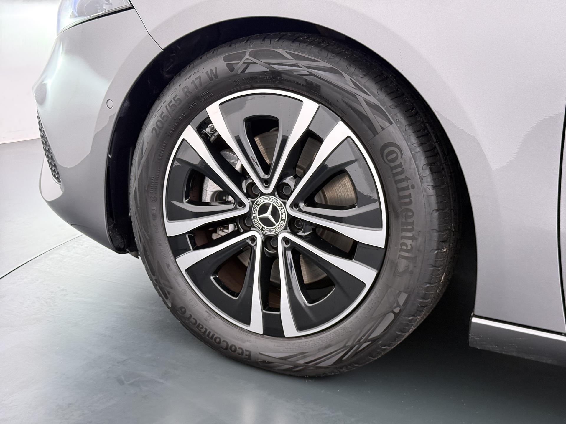 Mercedes-Benz A-klasse 180 Luxury Line Star Edition 18