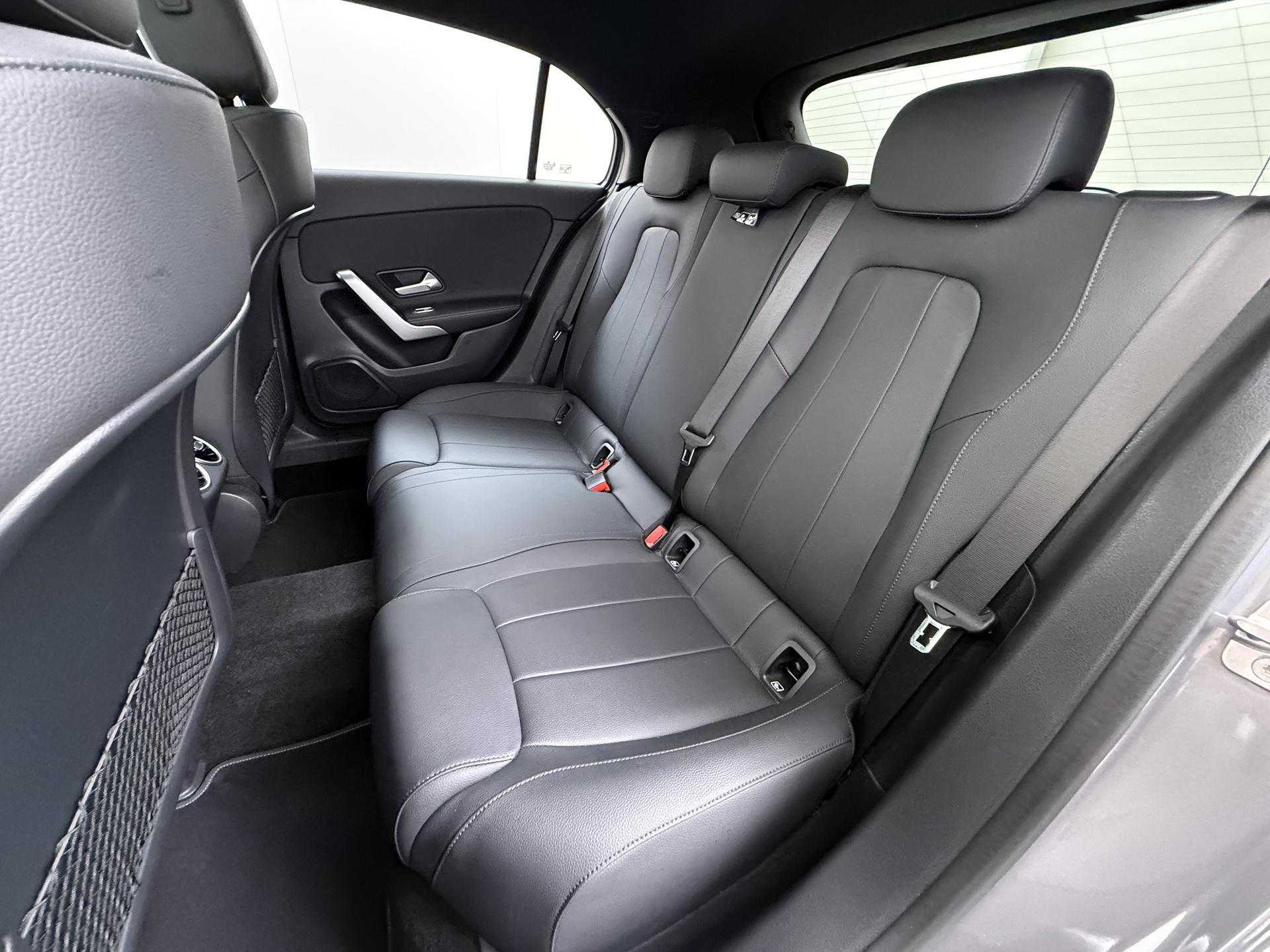 Mercedes-Benz A-klasse 180 Luxury Line Star Edition 24