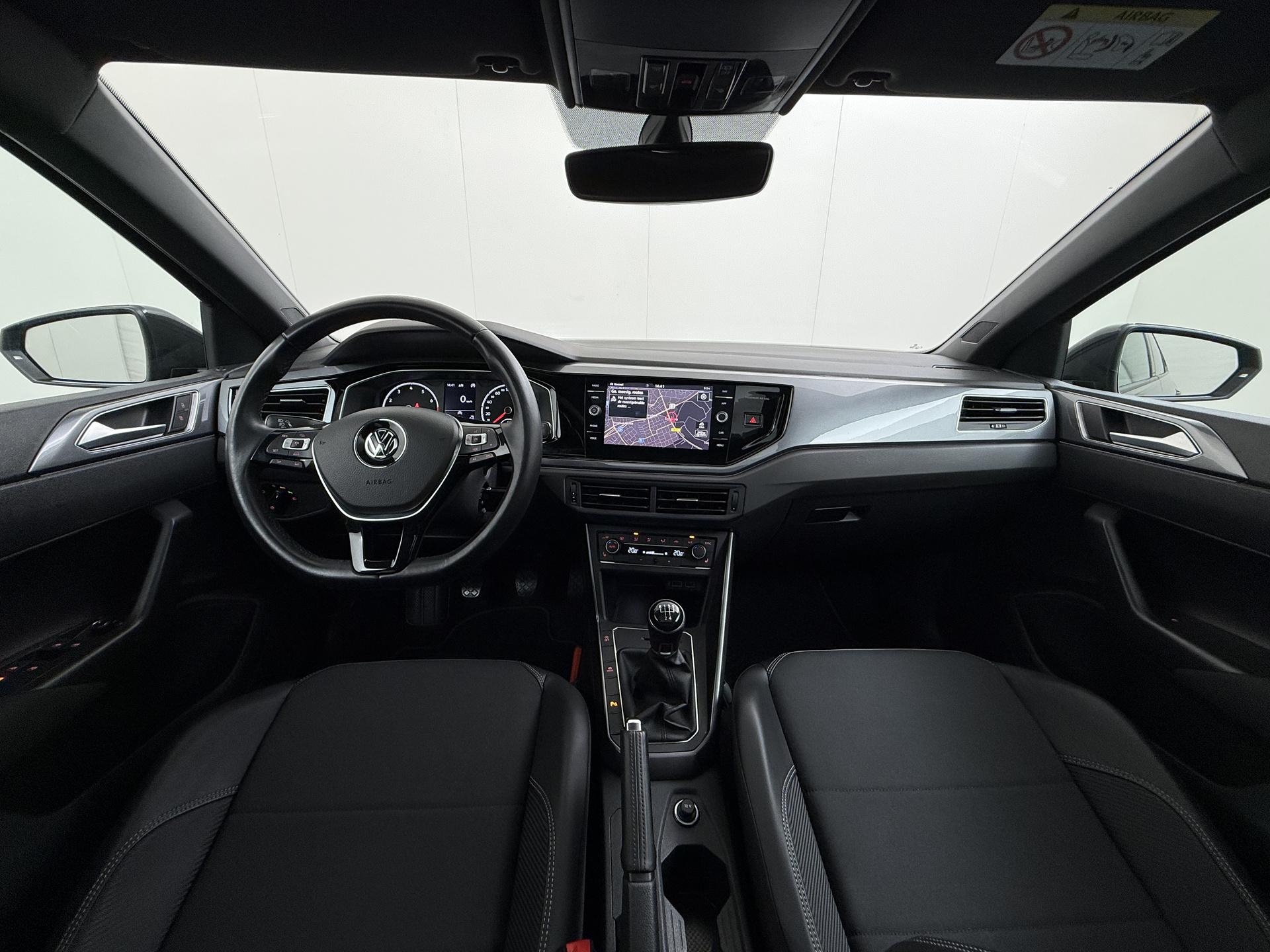 Volkswagen Polo 1.0 TSI Highline Business R 16