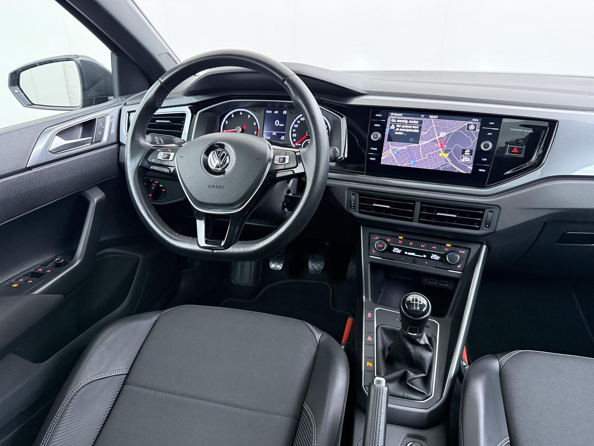 Volkswagen Polo 1.0 TSI Highline Business R 17