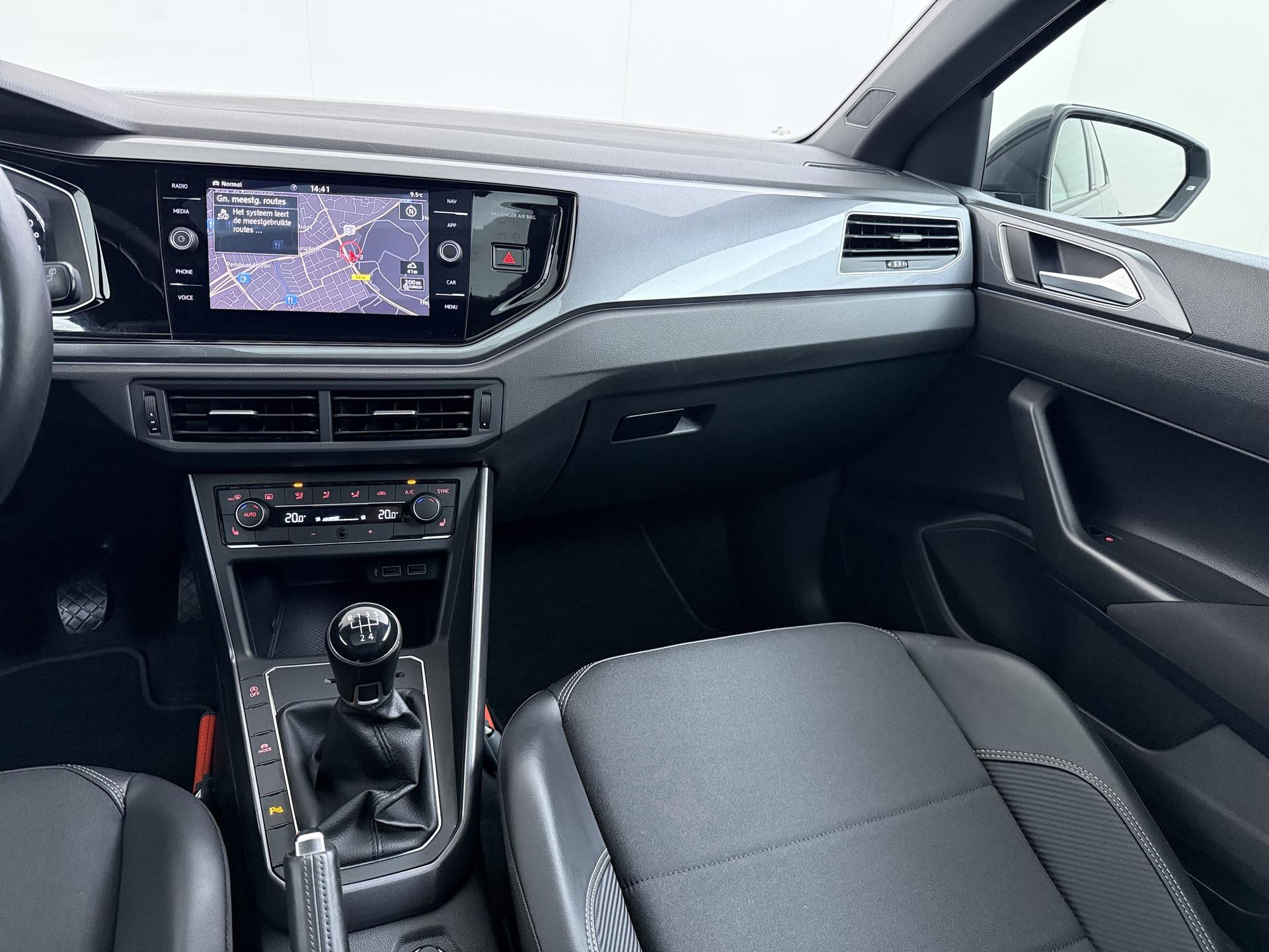 Volkswagen Polo 1.0 TSI Highline Business R 18