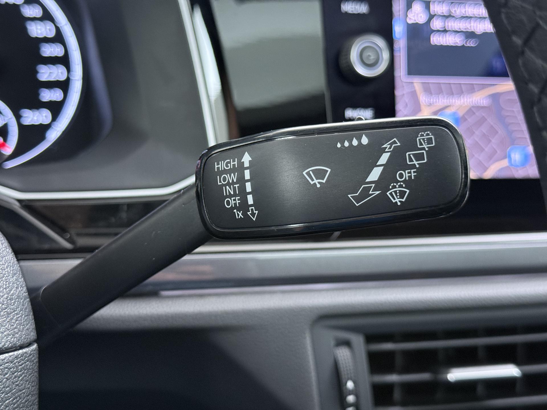 Volkswagen Polo 1.0 TSI Highline Business R 20