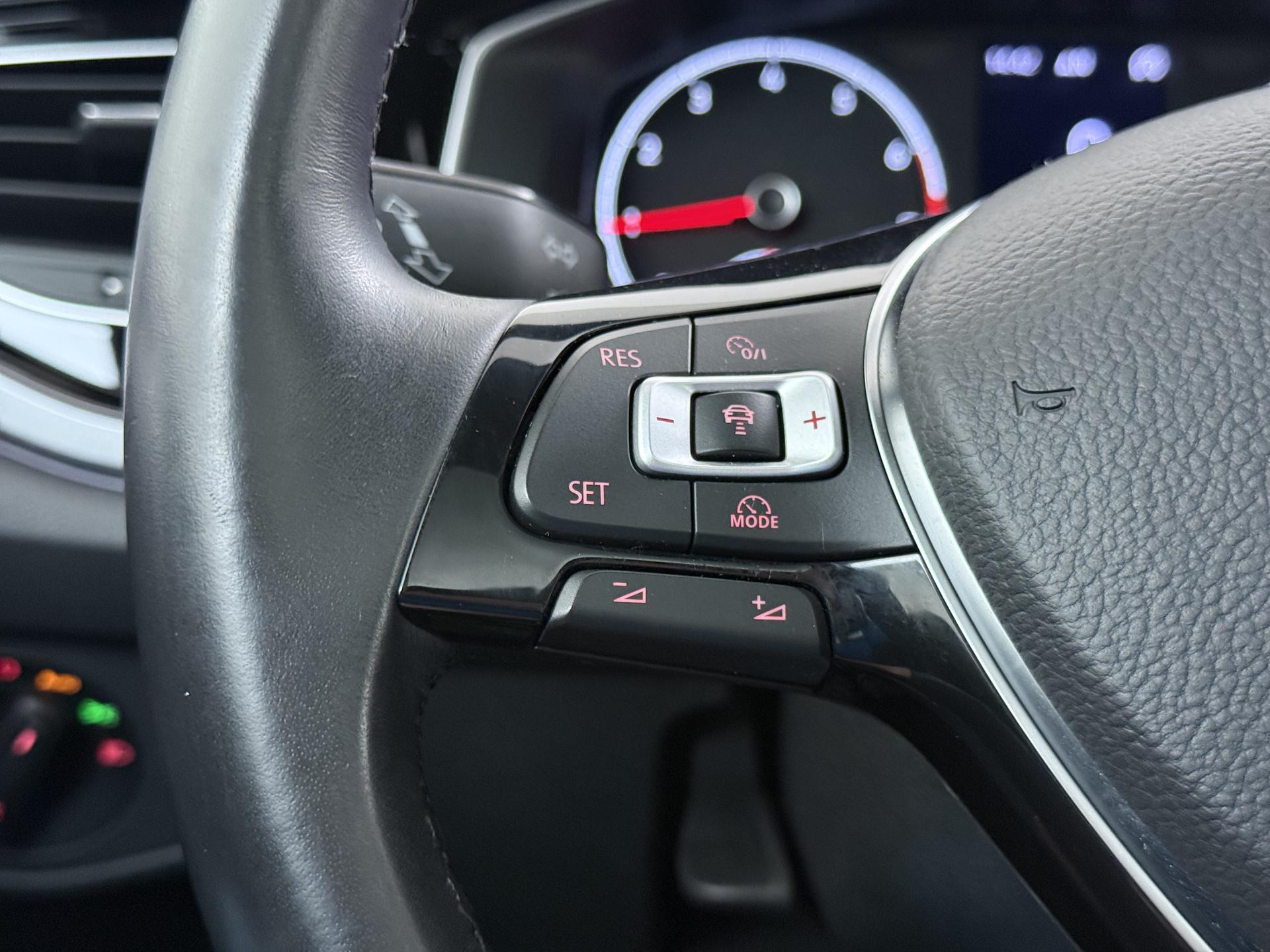 Volkswagen Polo 1.0 TSI Highline Business R 21