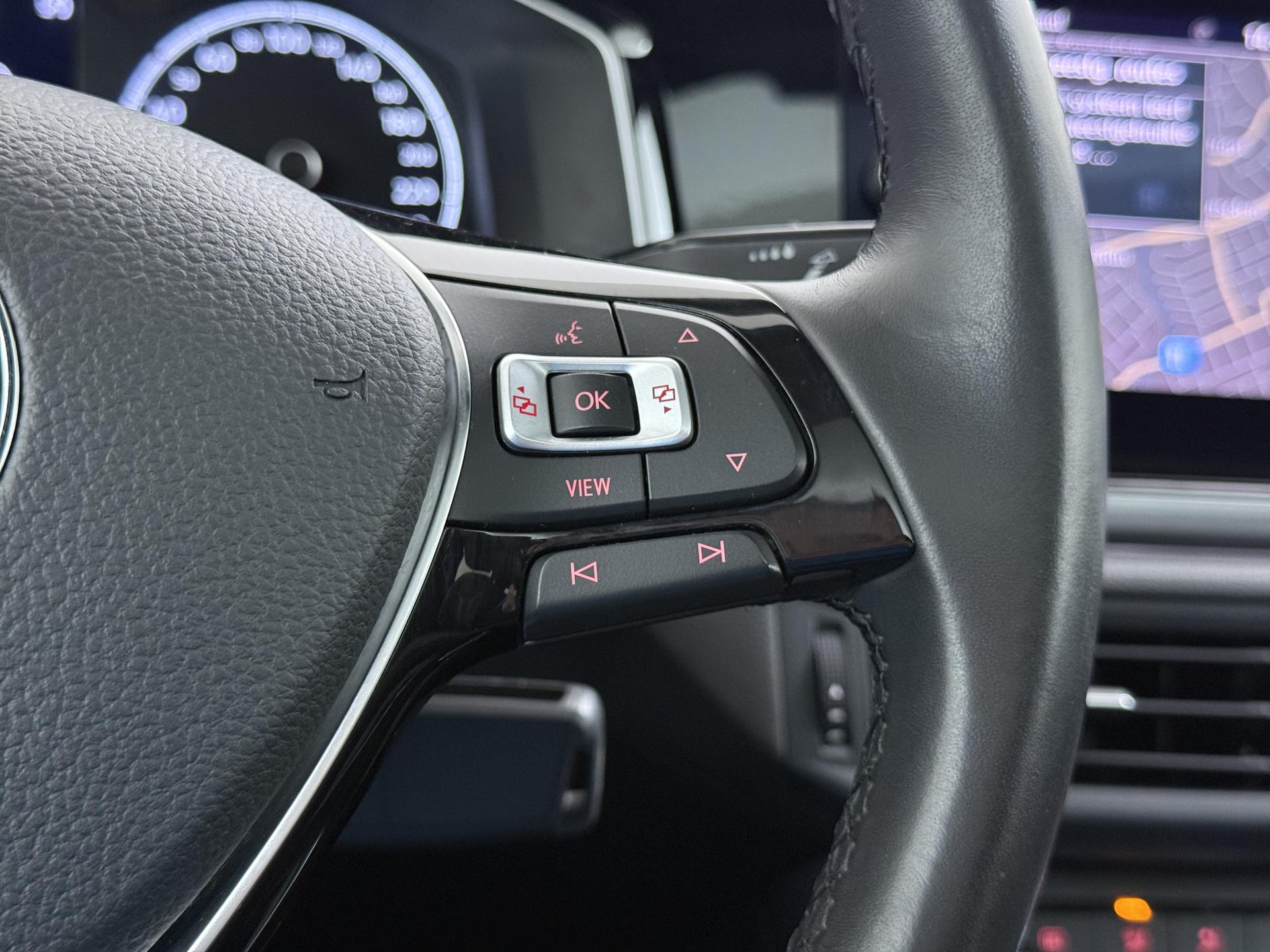 Volkswagen Polo 1.0 TSI Highline Business R 22