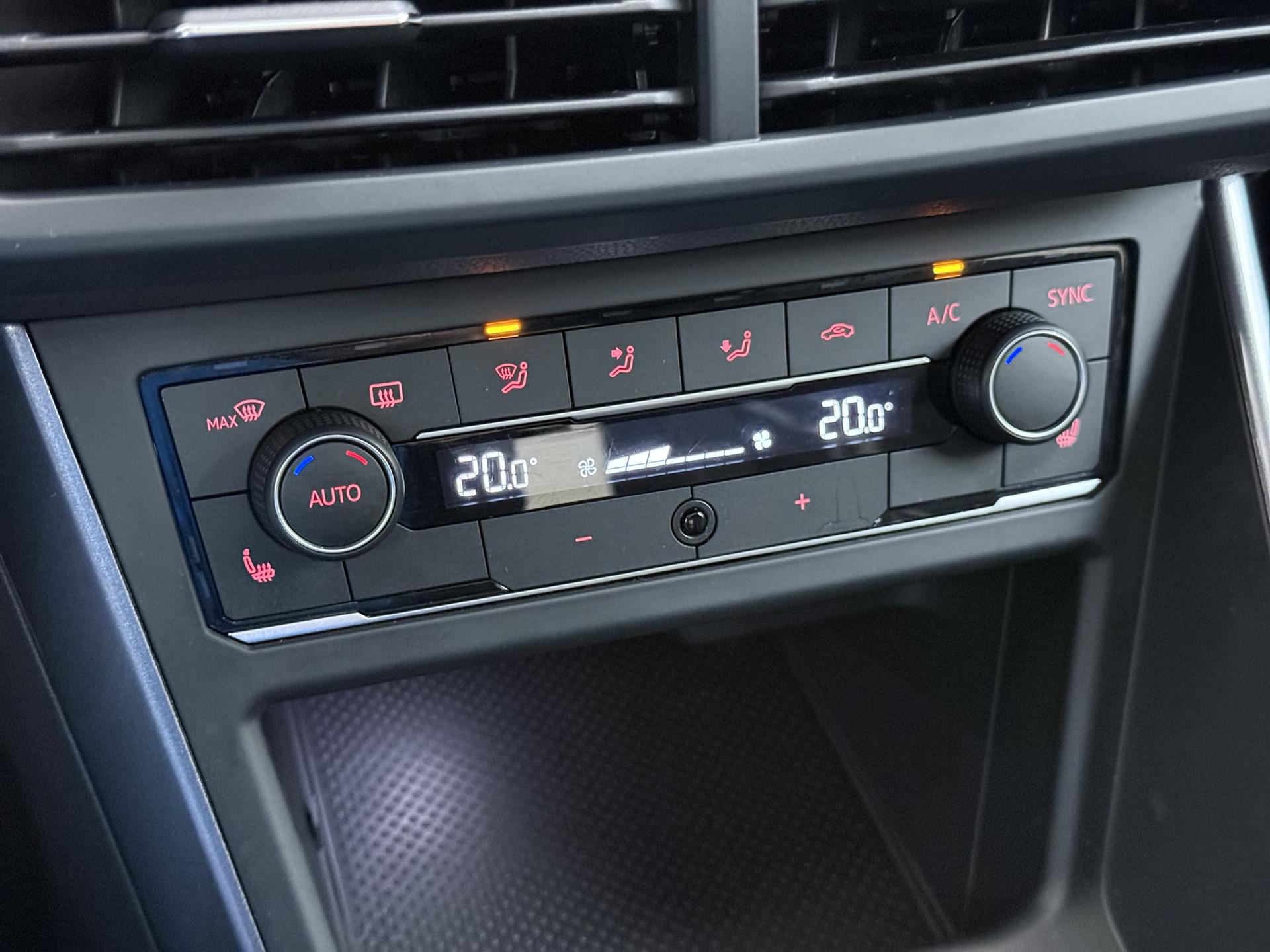 Volkswagen Polo 1.0 TSI Highline Business R 30