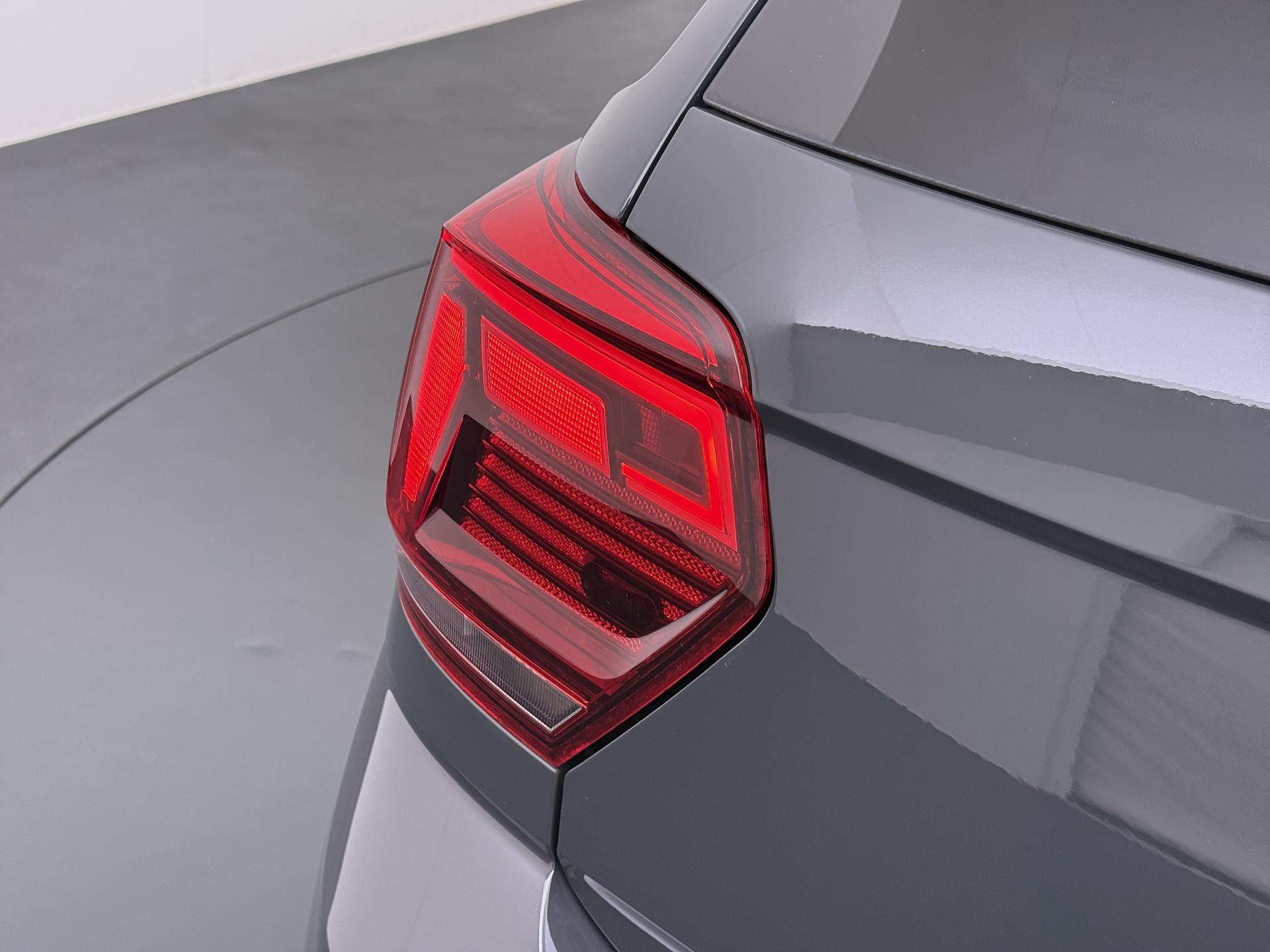 Volkswagen Polo 1.0 TSI Highline Business R 4