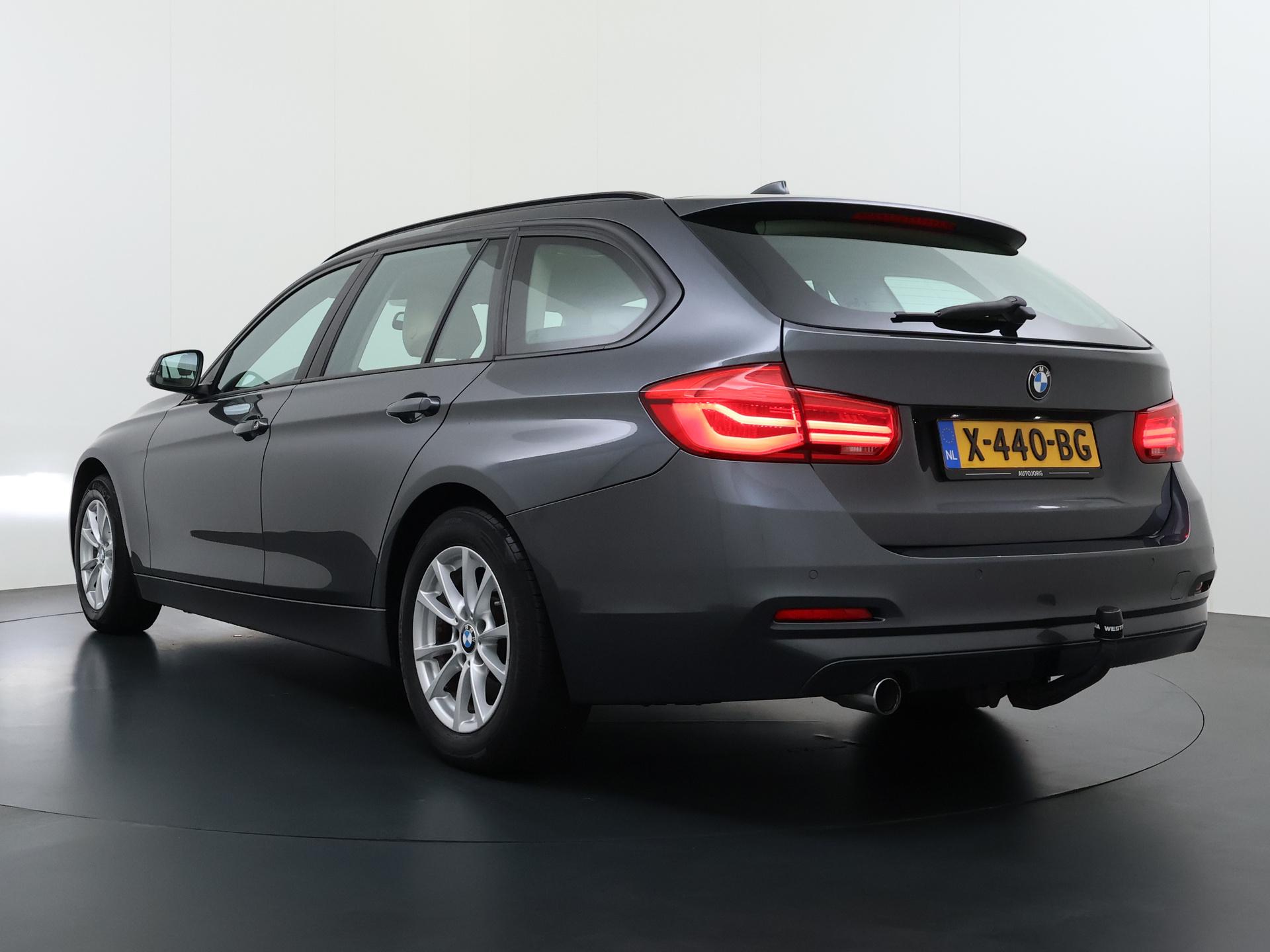 BMW 3-serie Touring 316d Executive 1