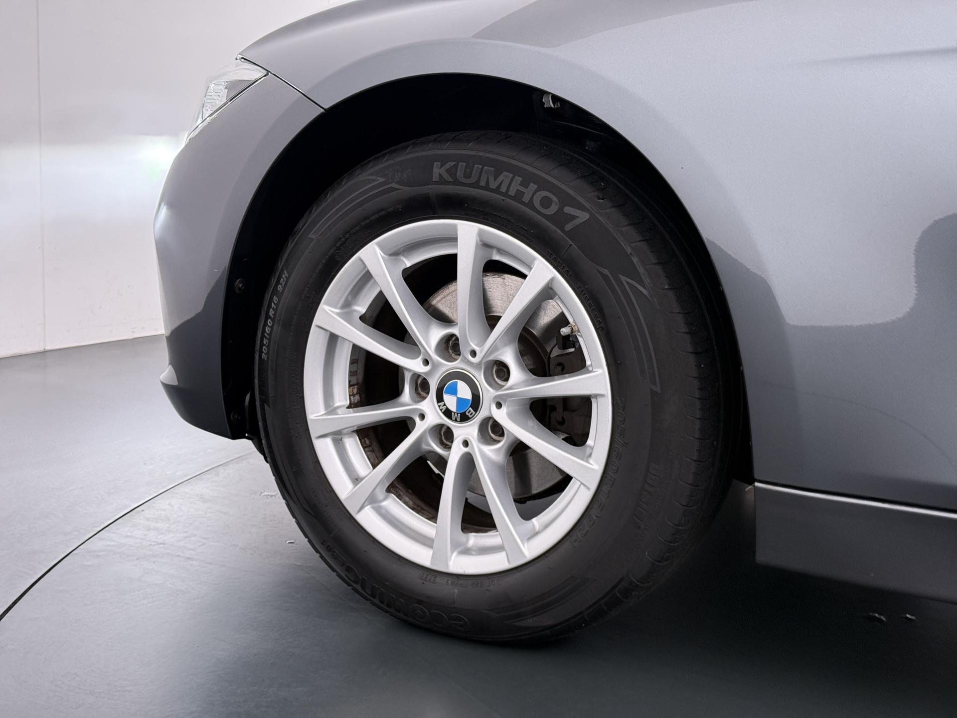 BMW 3-serie Touring 316d Executive 18