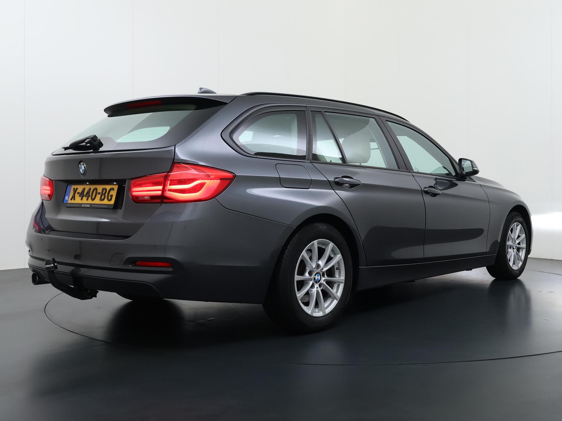 BMW 3-serie Touring 316d Executive 2