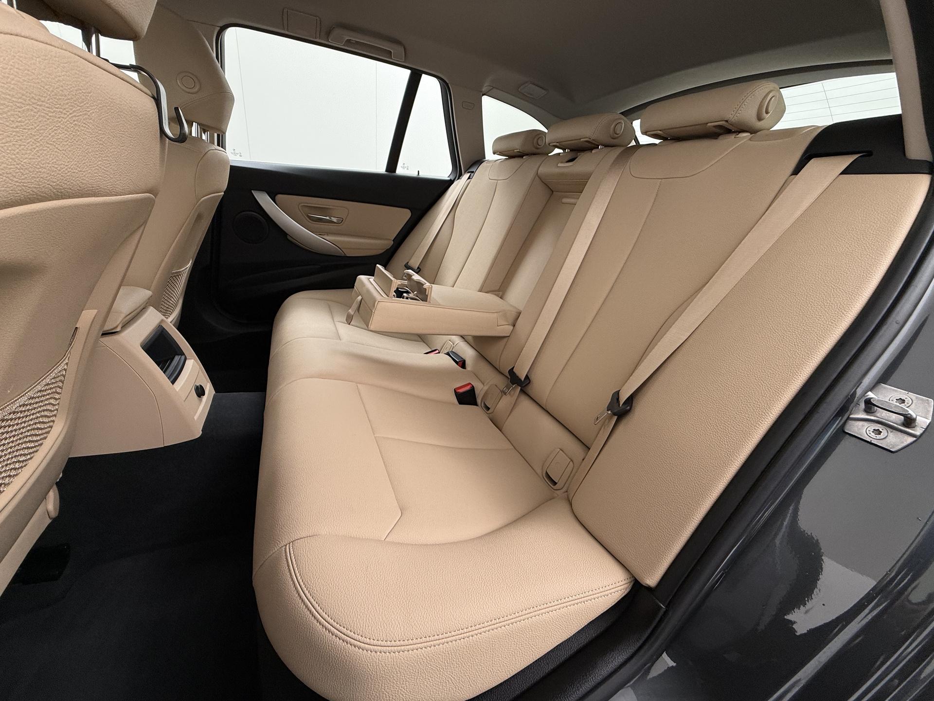 BMW 3-serie Touring 316d Executive 22