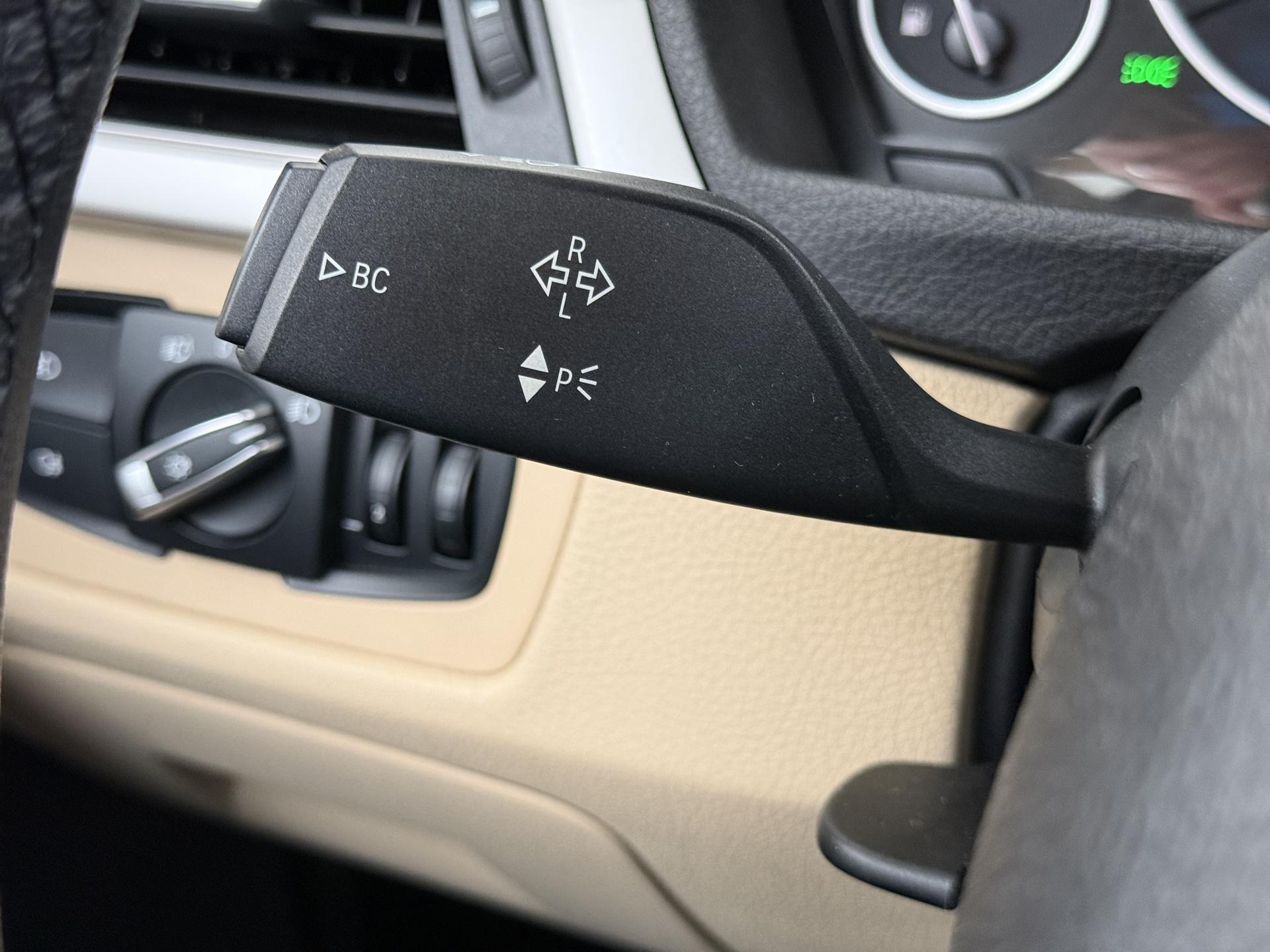 BMW 3-serie Touring 316d Executive 25