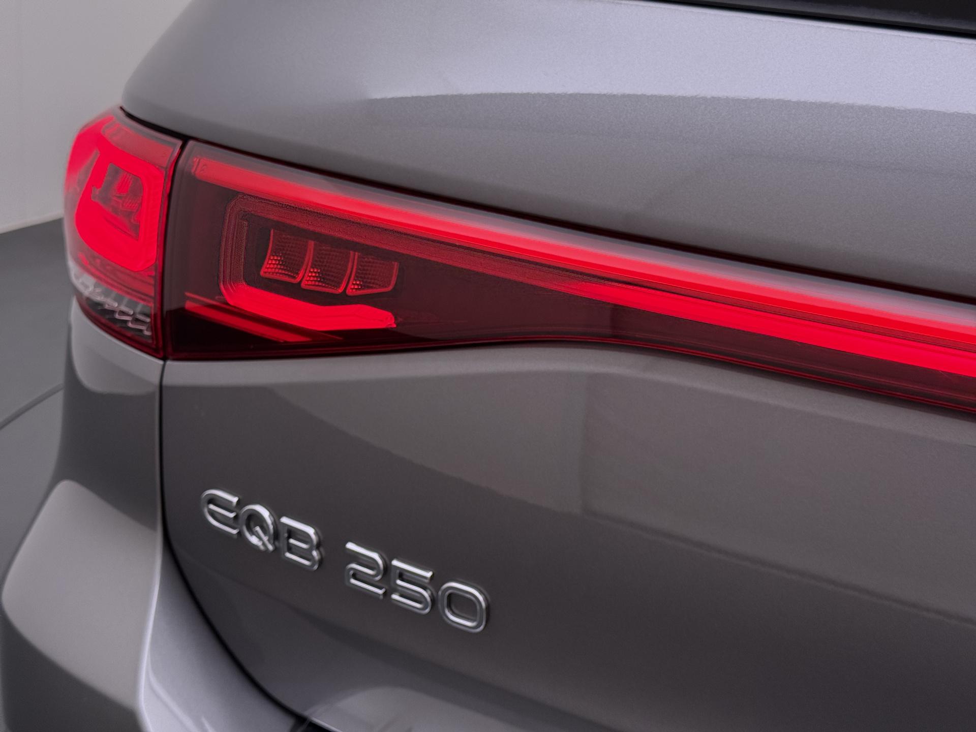 Mercedes-Benz EQB 250 AMG Line 67 kWh 4