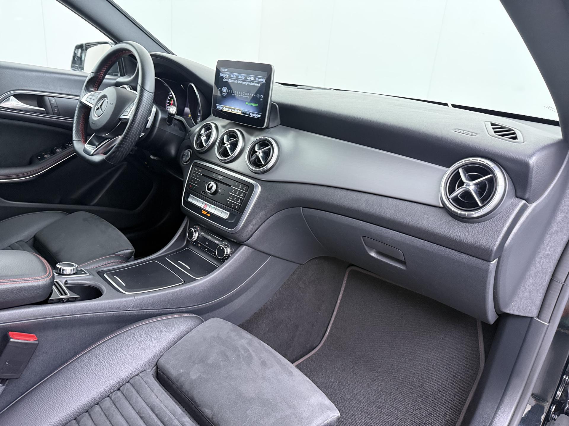 Mercedes-Benz CLA-klasse Shooting Brake 180 32