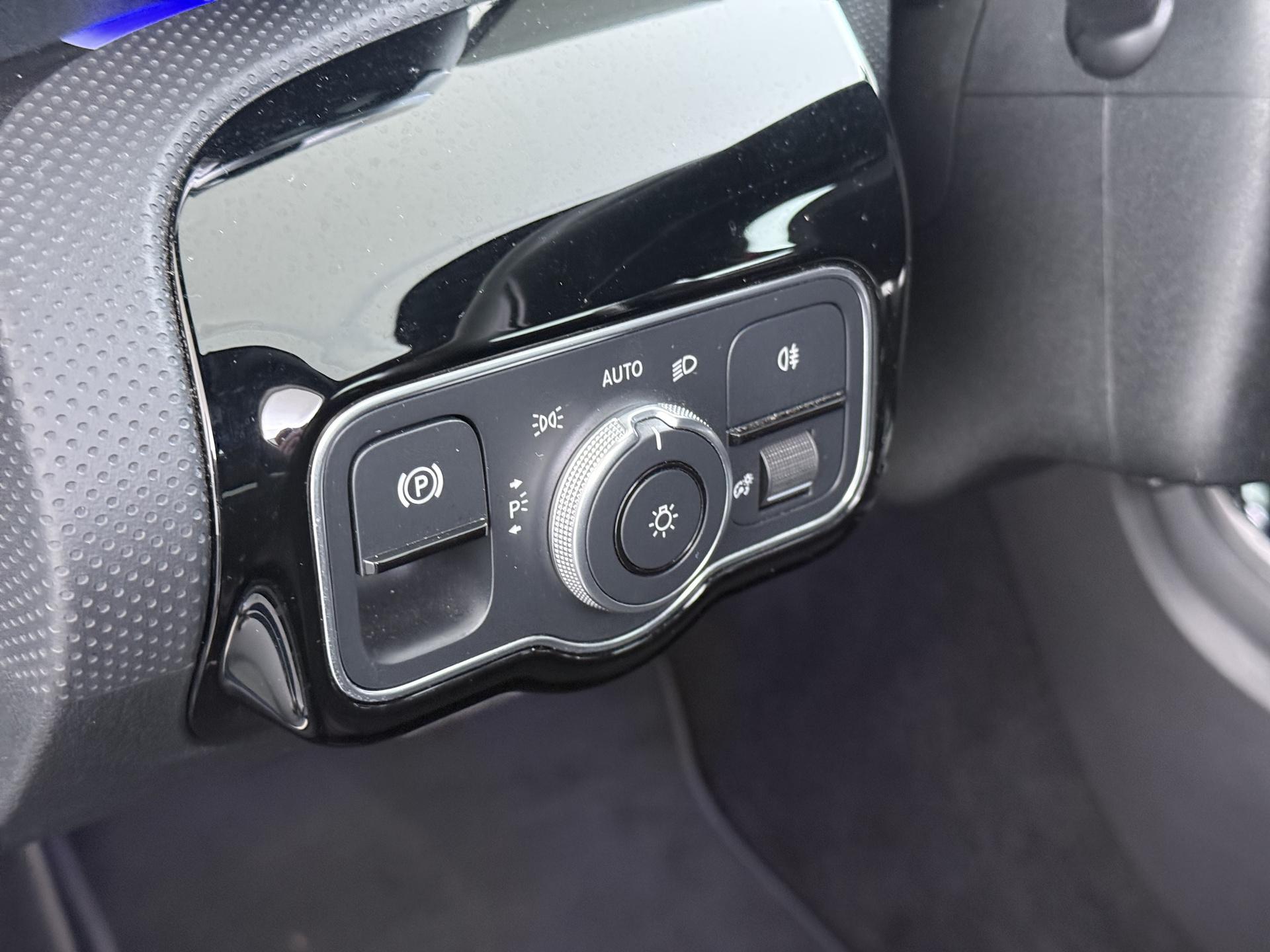 Mercedes-Benz A-klasse 250 e AMG Line 15