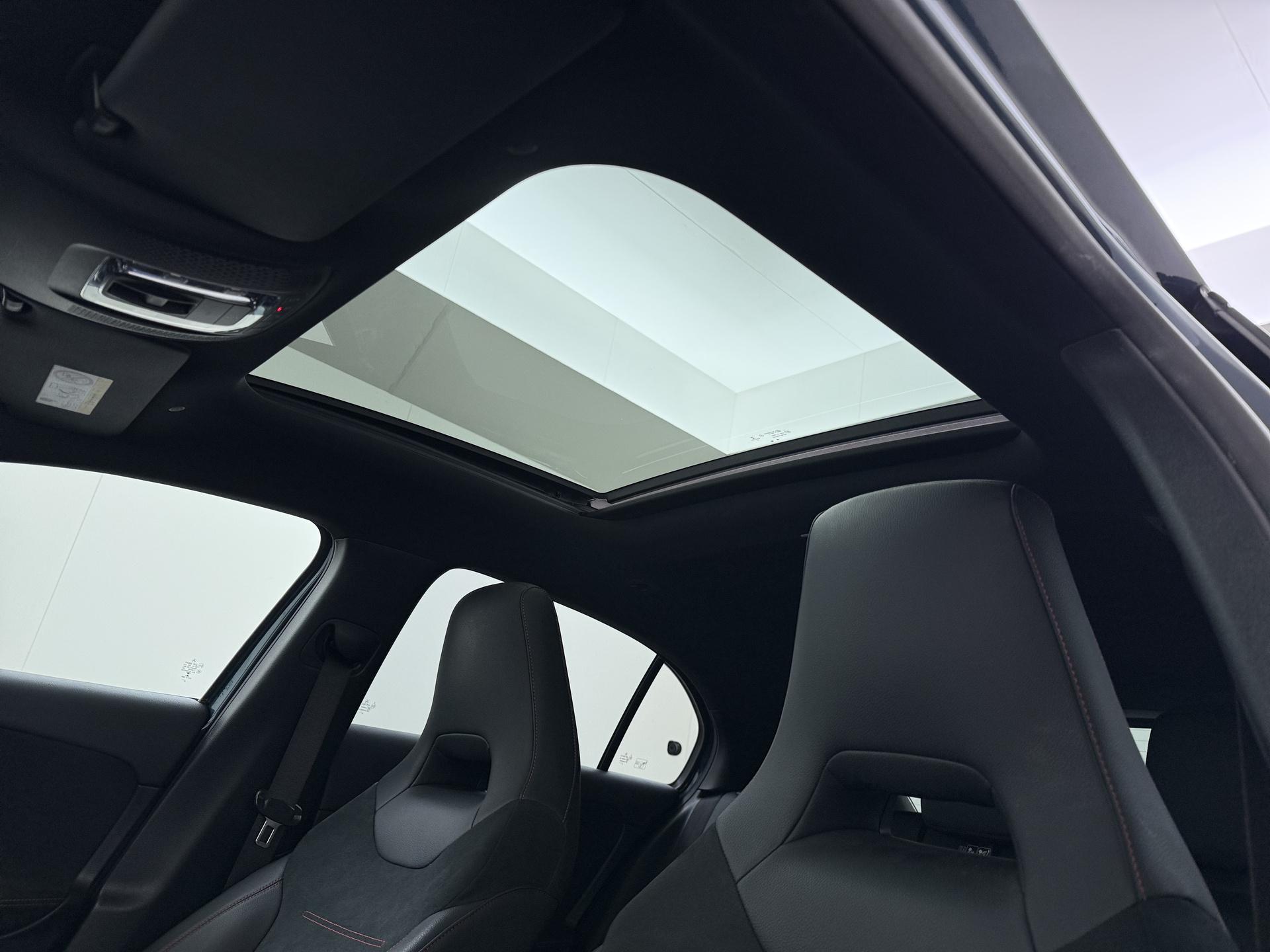 Mercedes-Benz A-klasse 250 e AMG Line 16