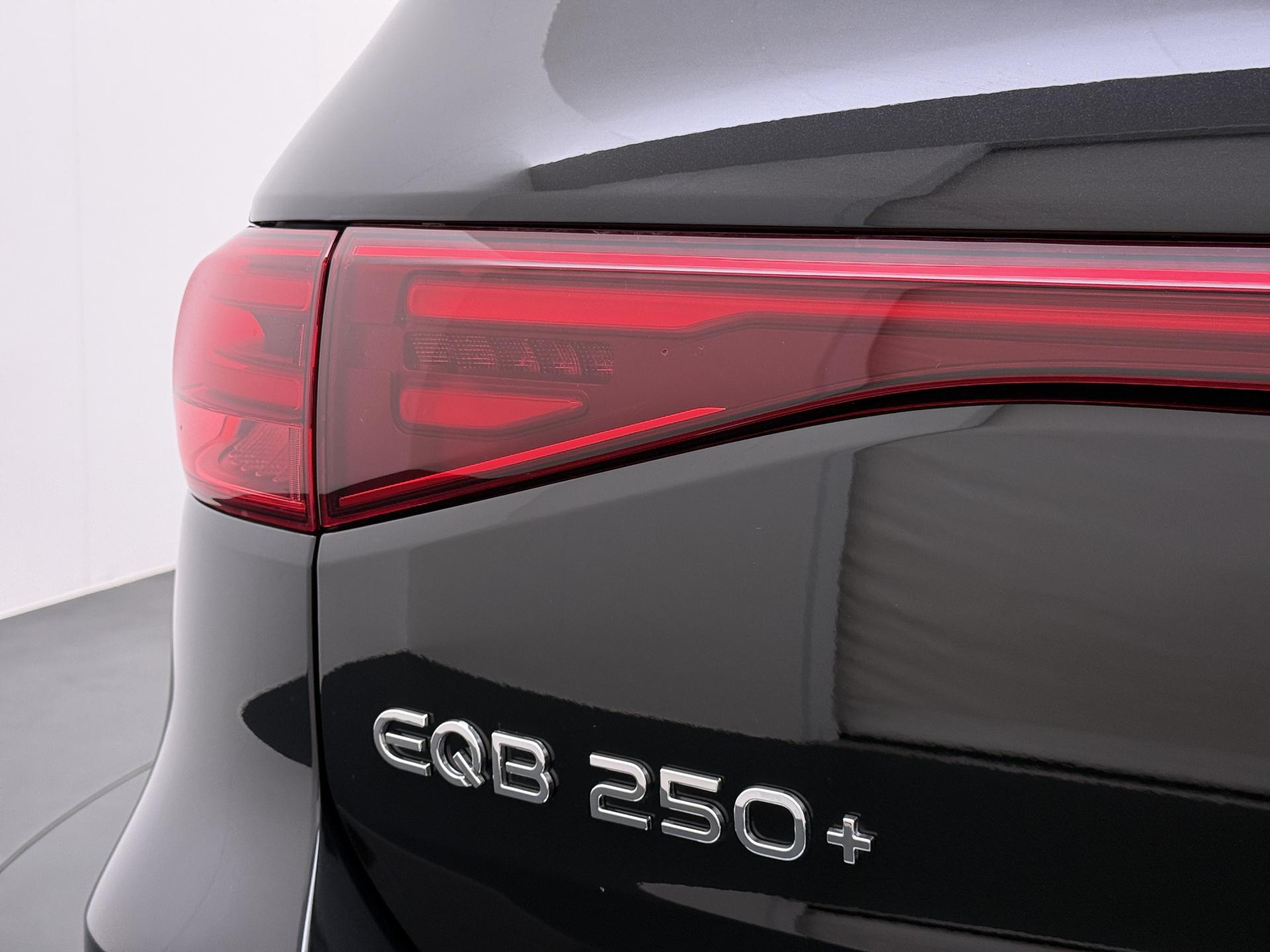 Mercedes-Benz EQB 250+ AMG Line 7-persoons 71 kWh Accu 16