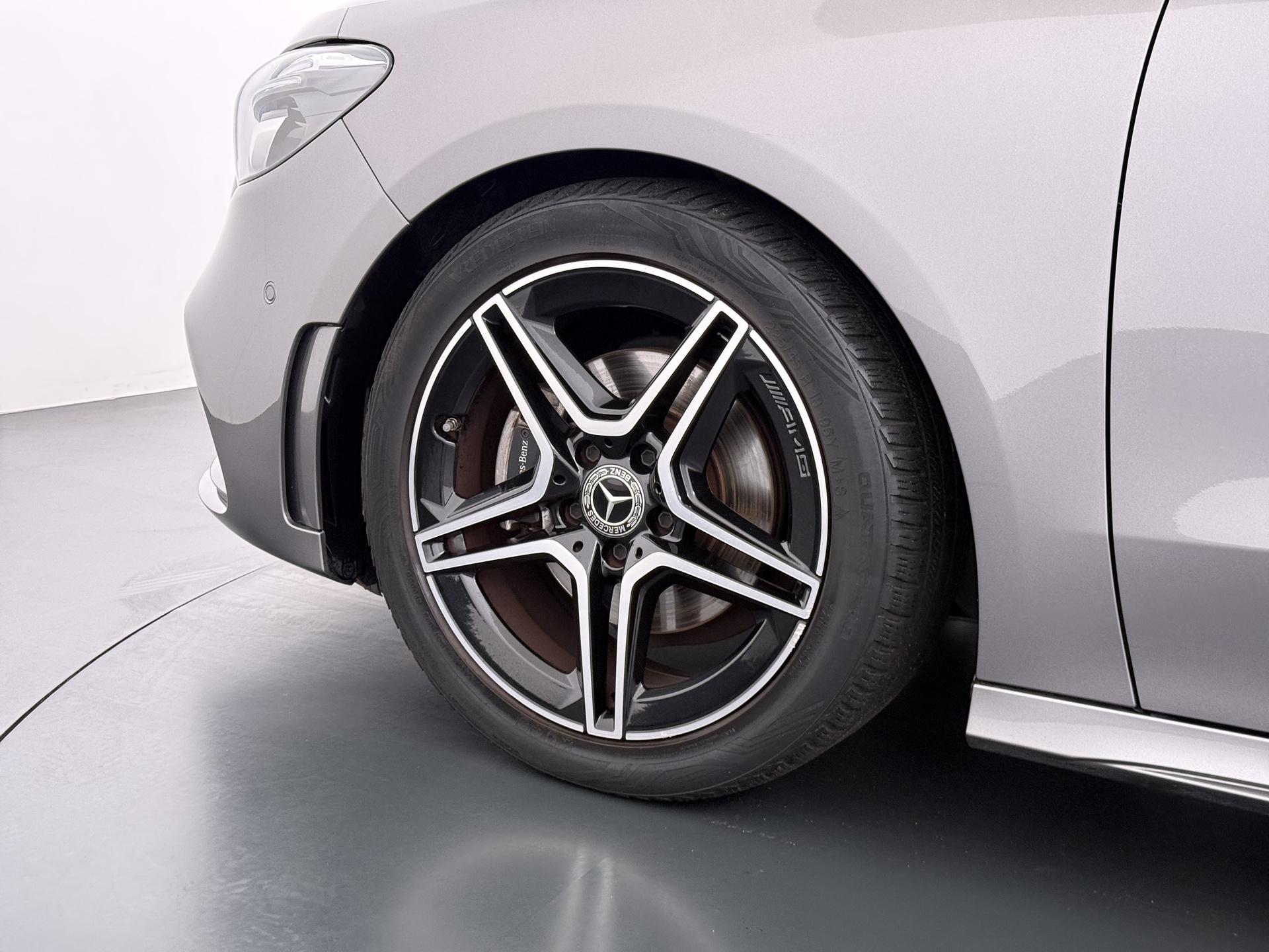 Mercedes-Benz B-klasse 180 AMG Business Solution 18