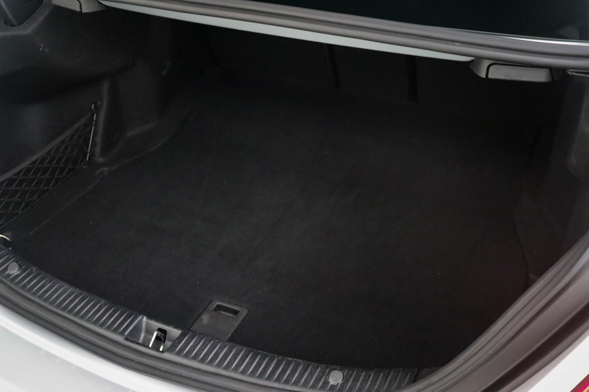 Mercedes-Benz C-Klasse 180 AMG Business Line 36