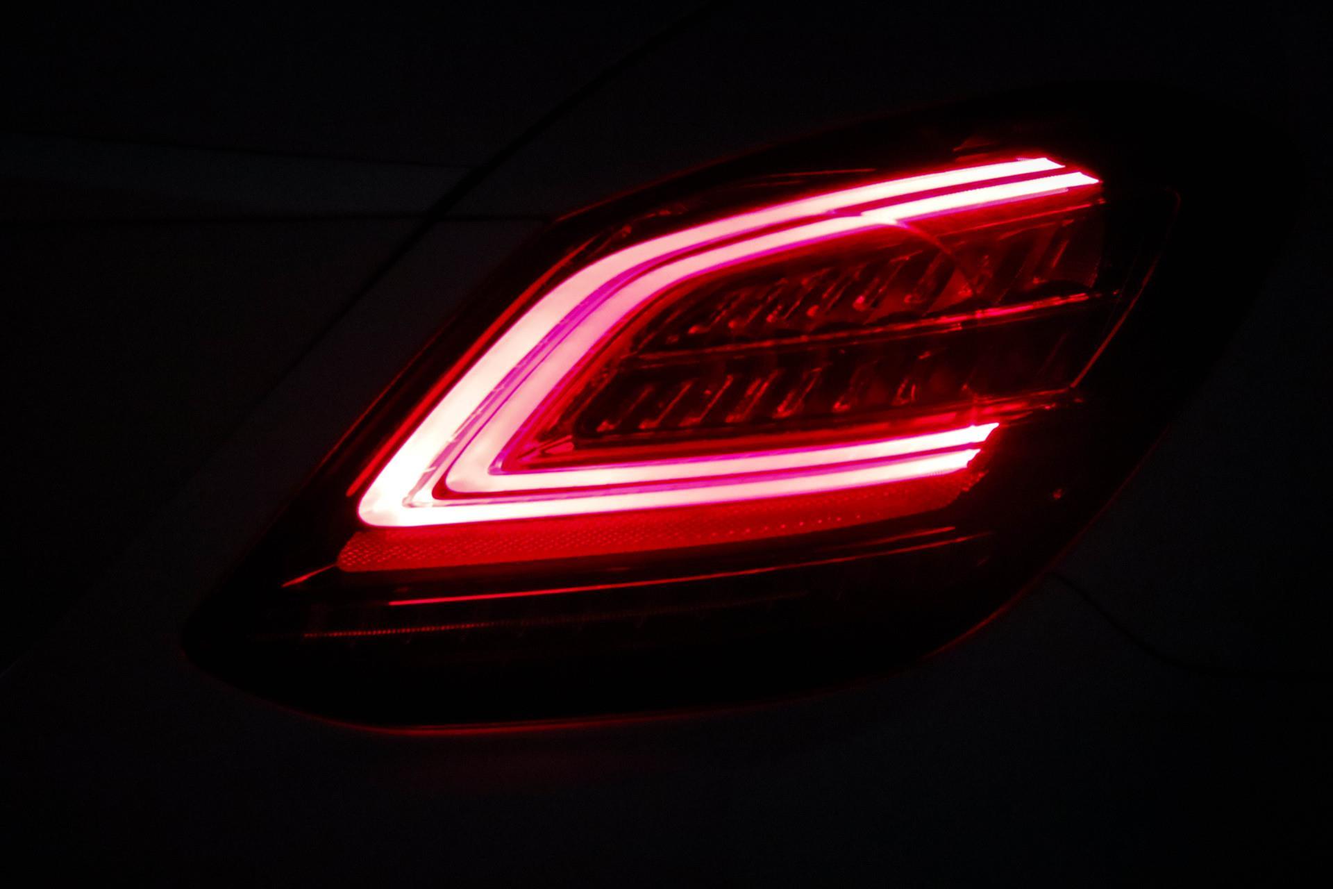 Mercedes-Benz C-Klasse 180 AMG Business Line 38