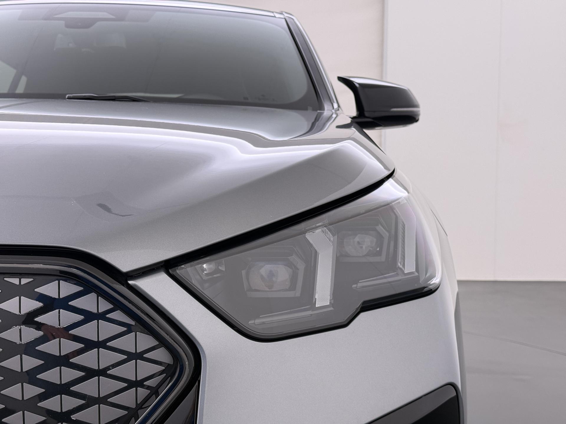 BMW iX2 xDrive30 67 kWh 11