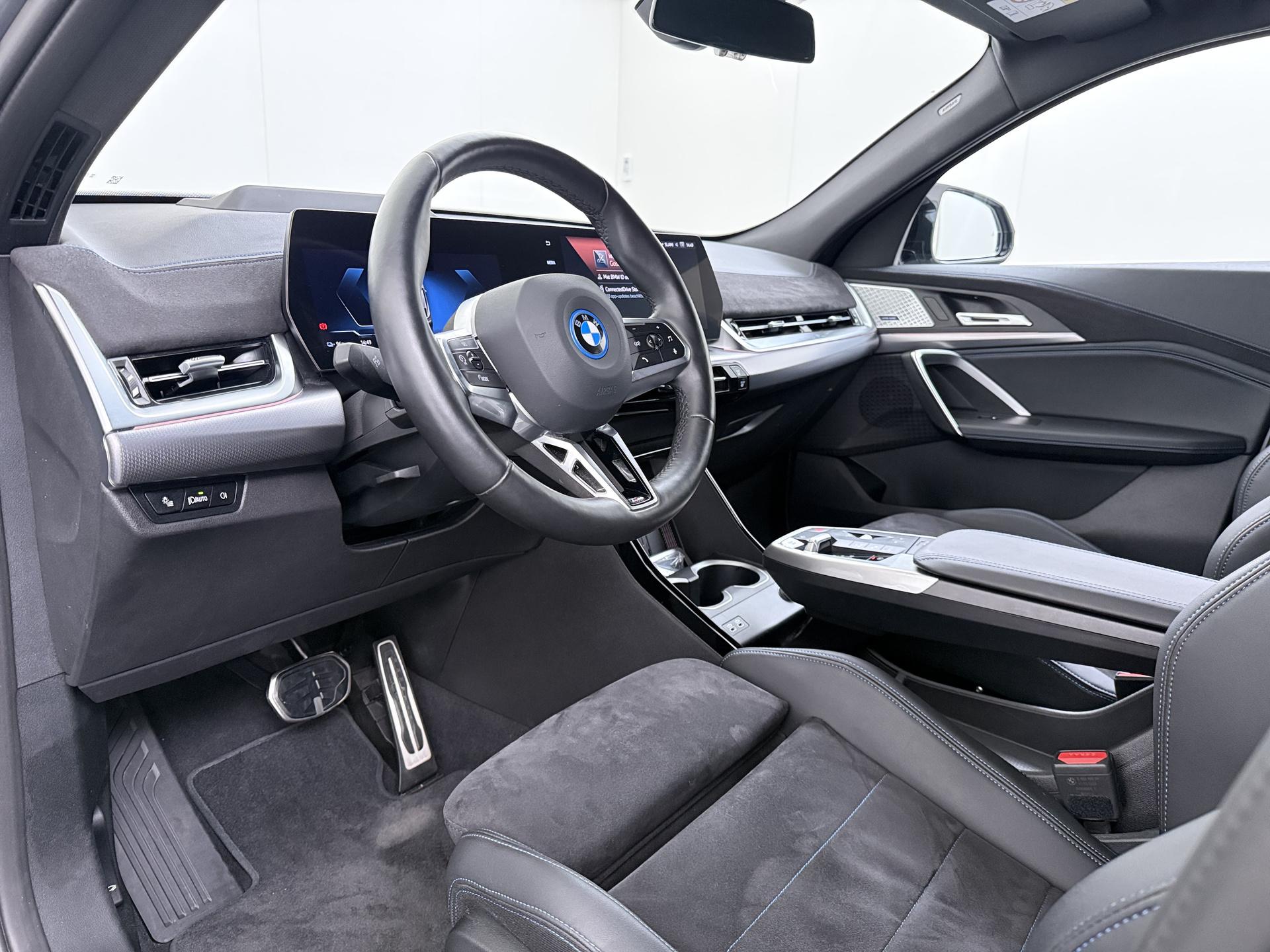 BMW iX2 xDrive30 67 kWh 13