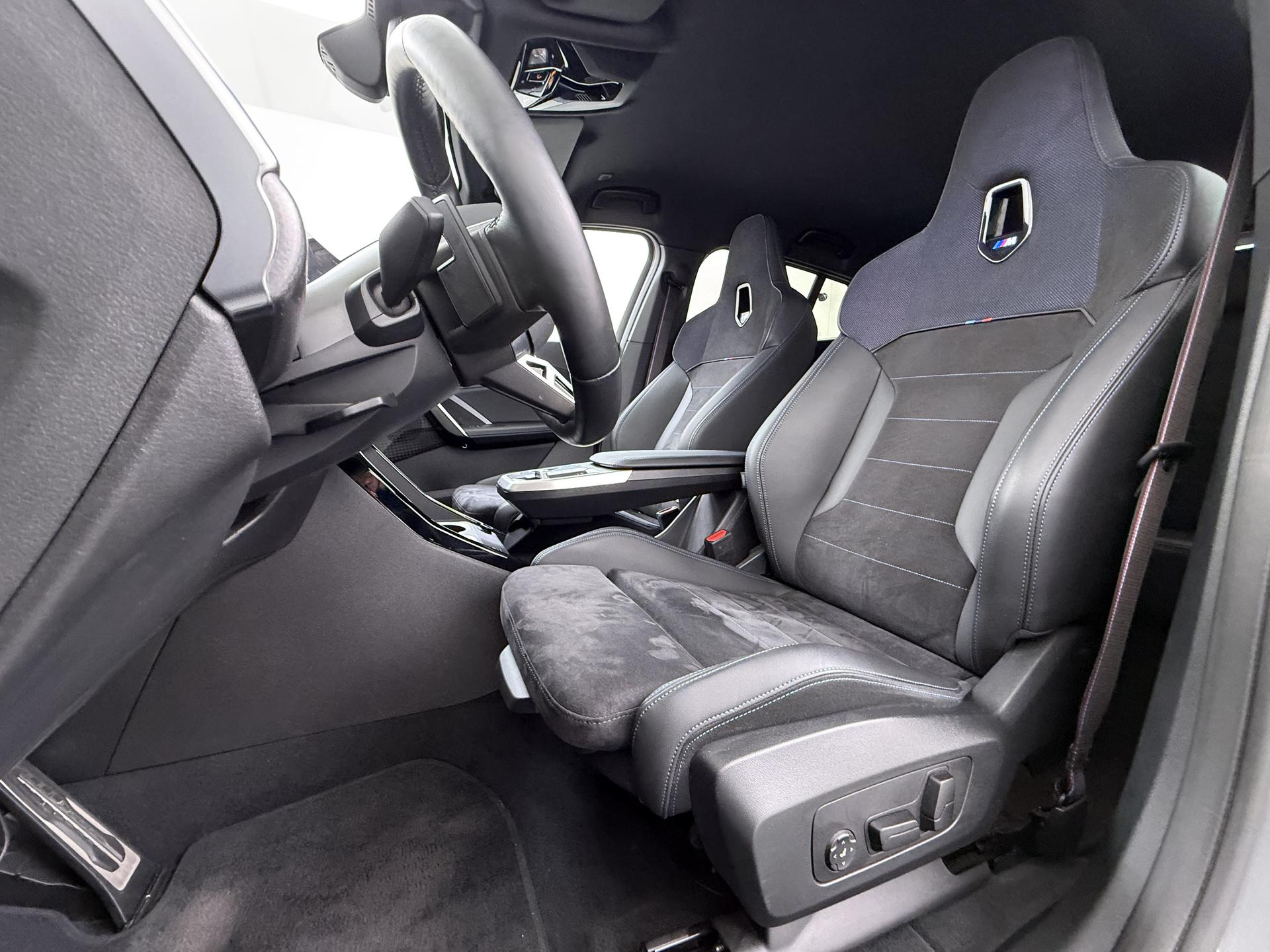 BMW iX2 xDrive30 67 kWh 14