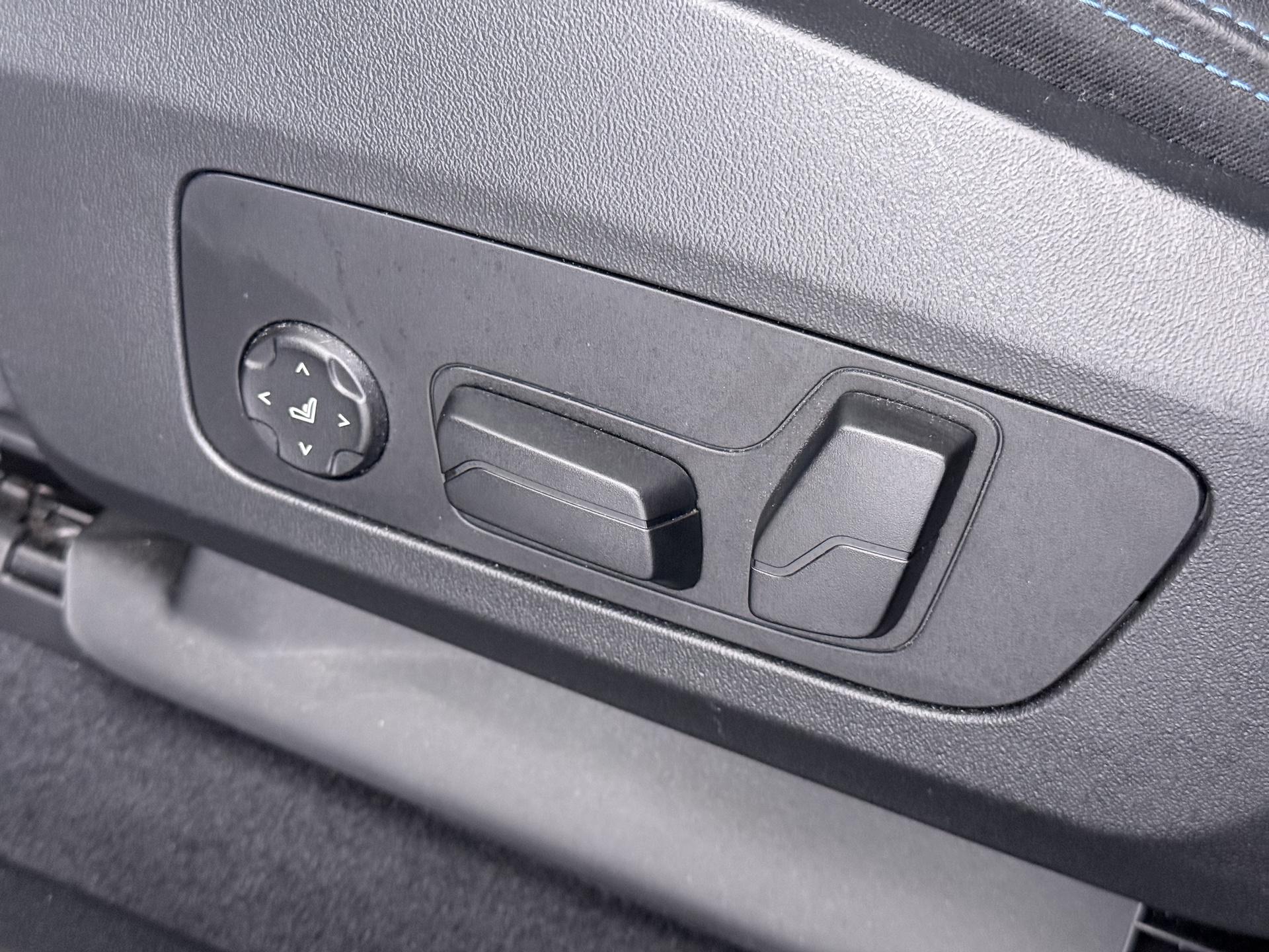 BMW iX2 xDrive30 67 kWh 15