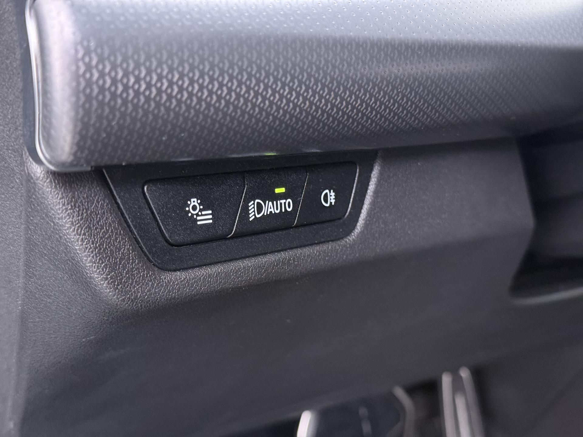 BMW iX2 xDrive30 67 kWh 16