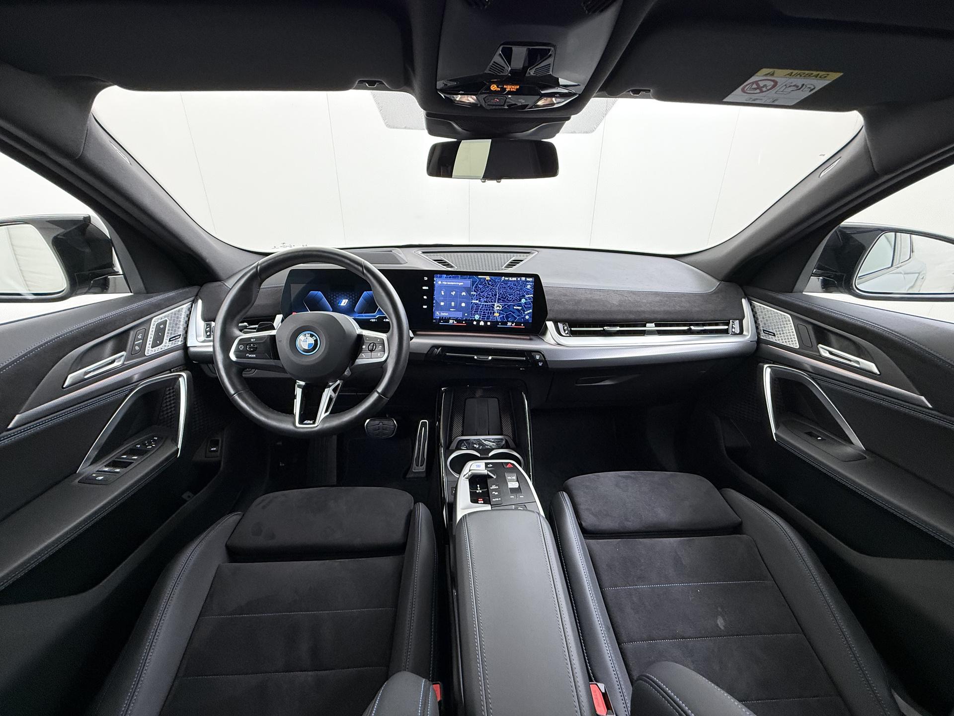 BMW iX2 xDrive30 67 kWh 21