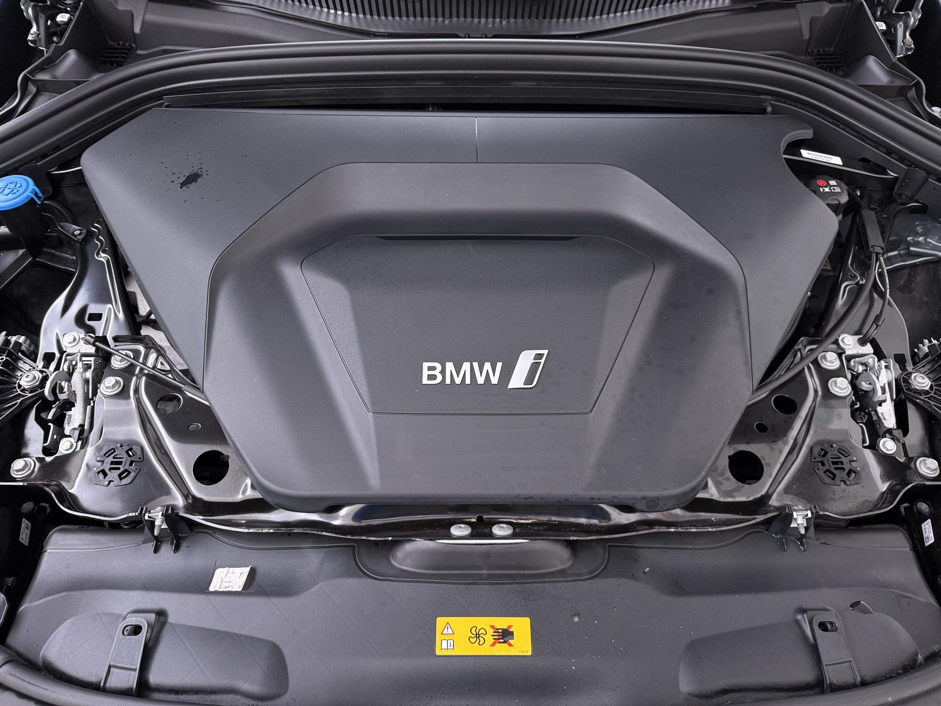 BMW iX2 xDrive30 67 kWh 30