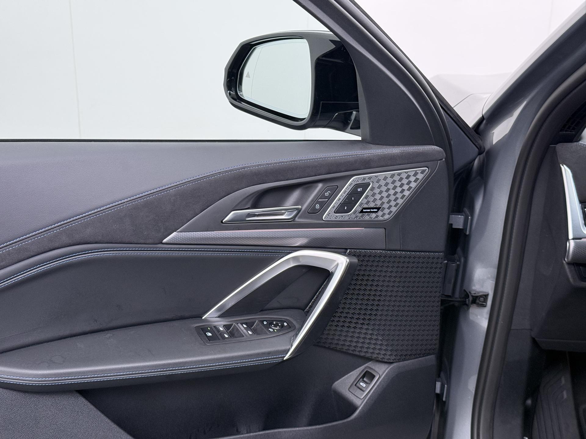 BMW iX2 xDrive30 67 kWh 33