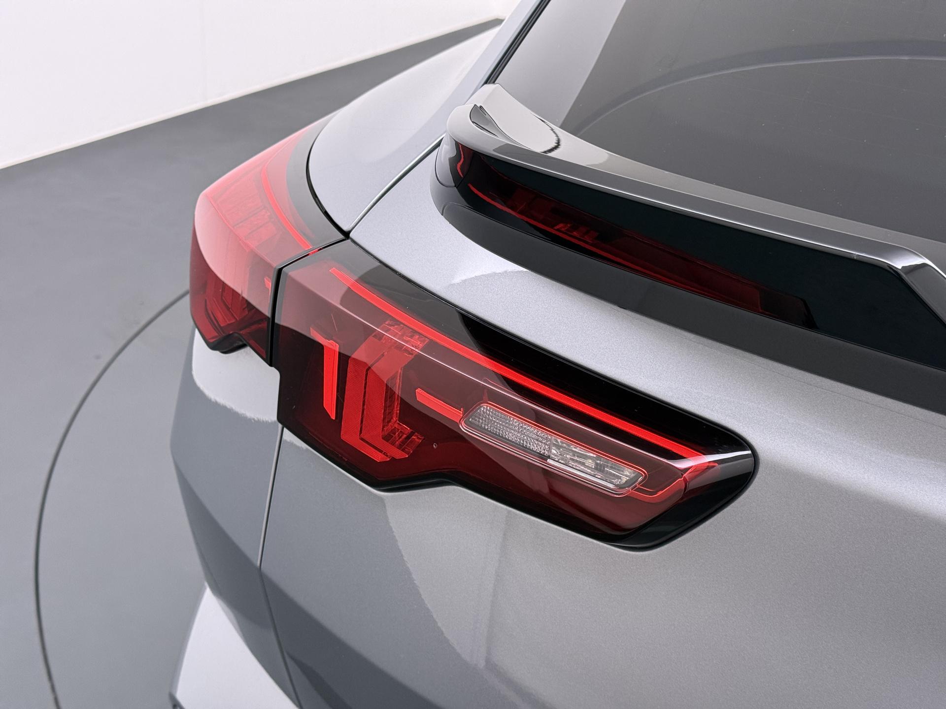 BMW iX2 xDrive30 67 kWh 34