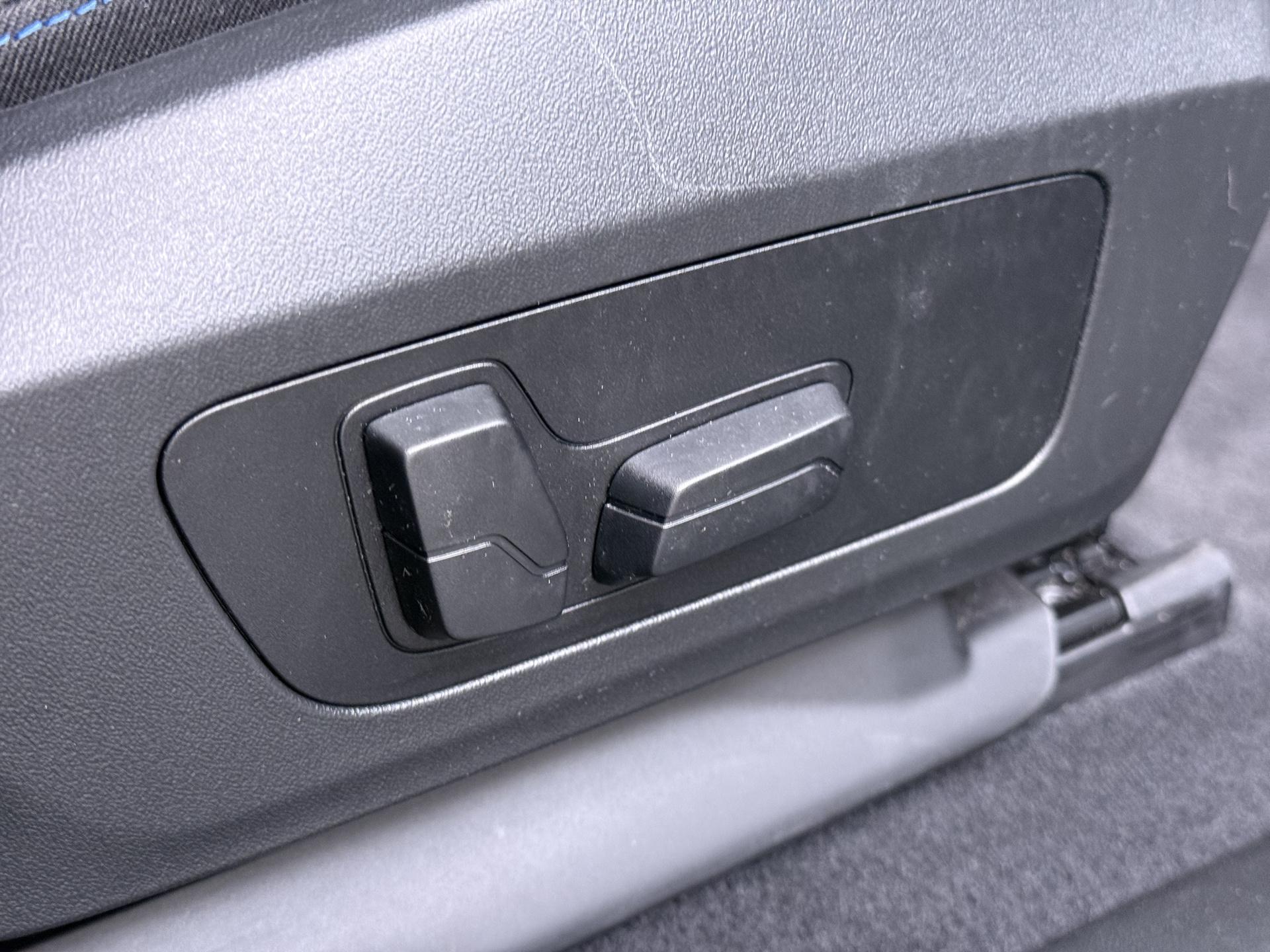 BMW iX2 xDrive30 67 kWh 42