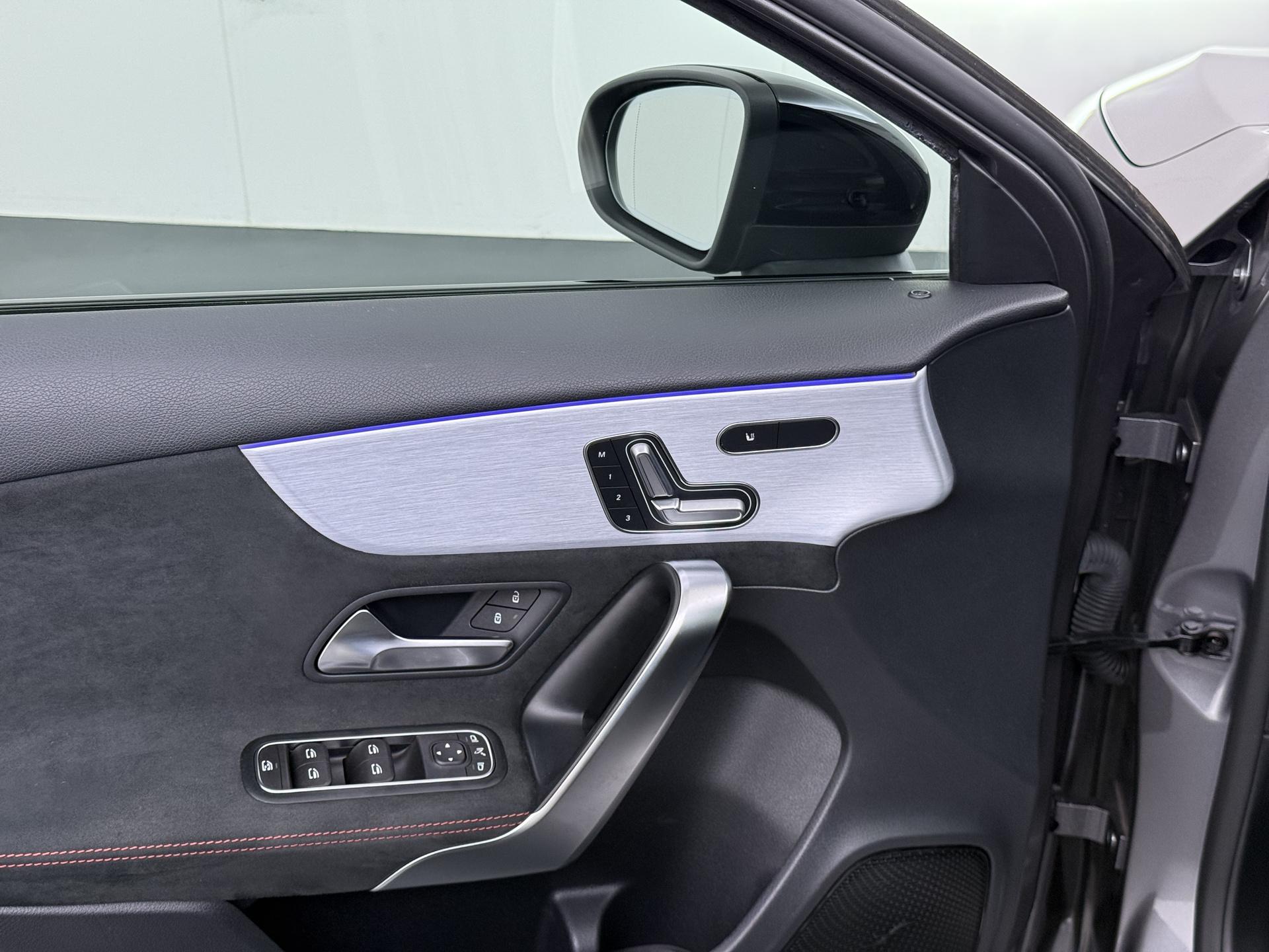 Mercedes-Benz A-klasse 180 AMG Business Solution 24