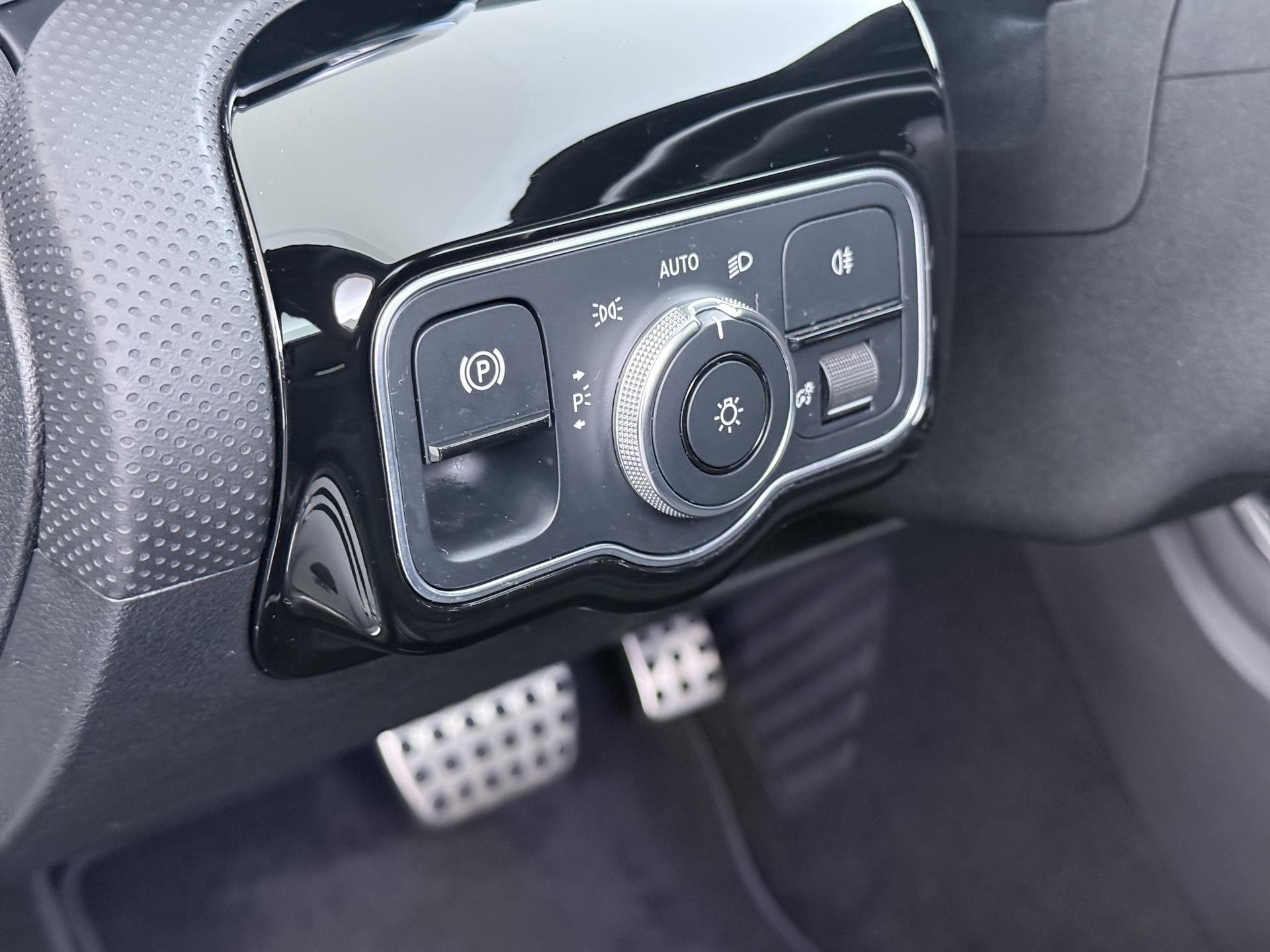 Mercedes-Benz A-klasse 180 AMG Business Solution 26