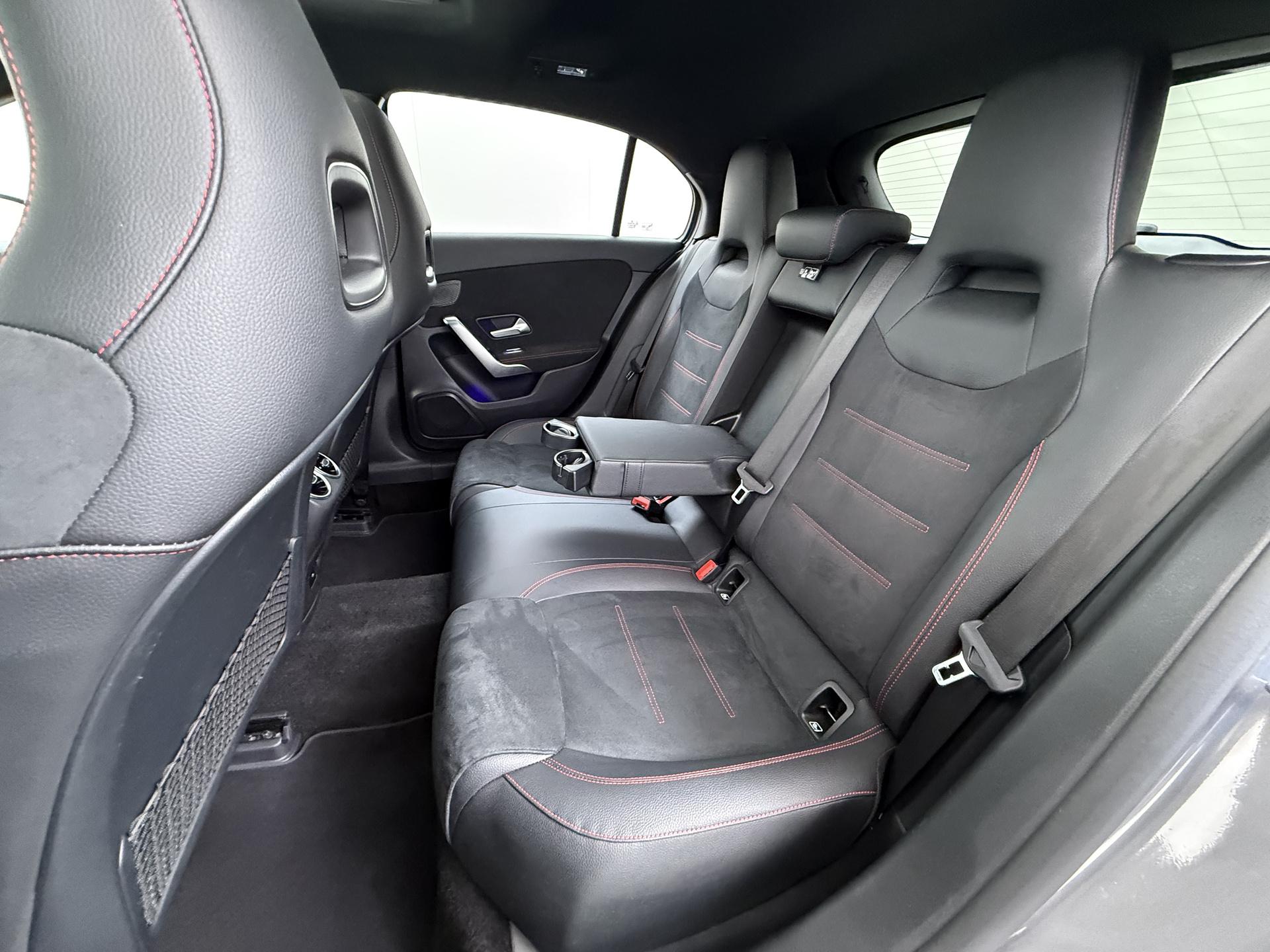 Mercedes-Benz A-klasse 180 AMG Business Solution 28