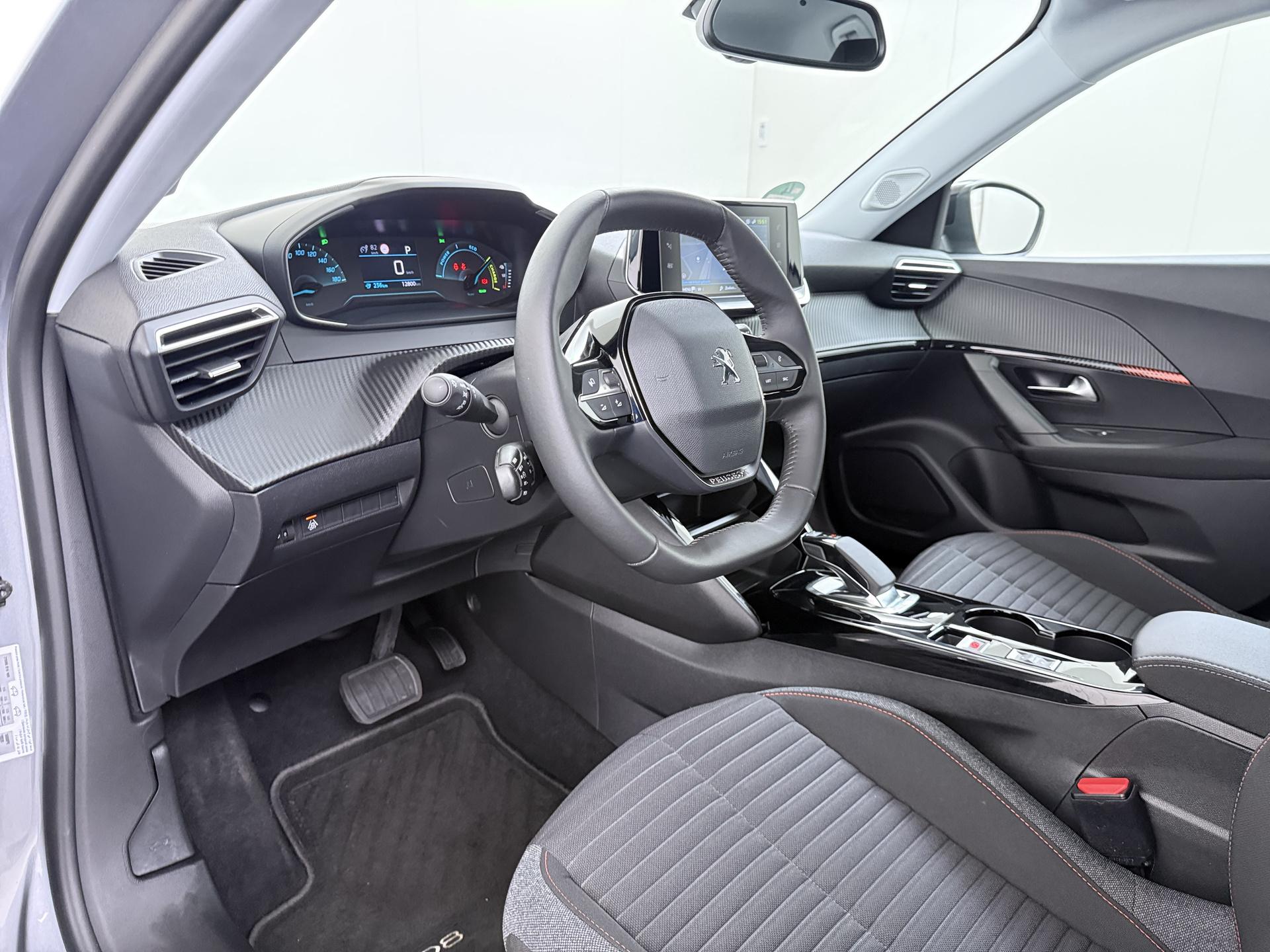 Peugeot e-2008 EV Active Pack 50 kWh 11