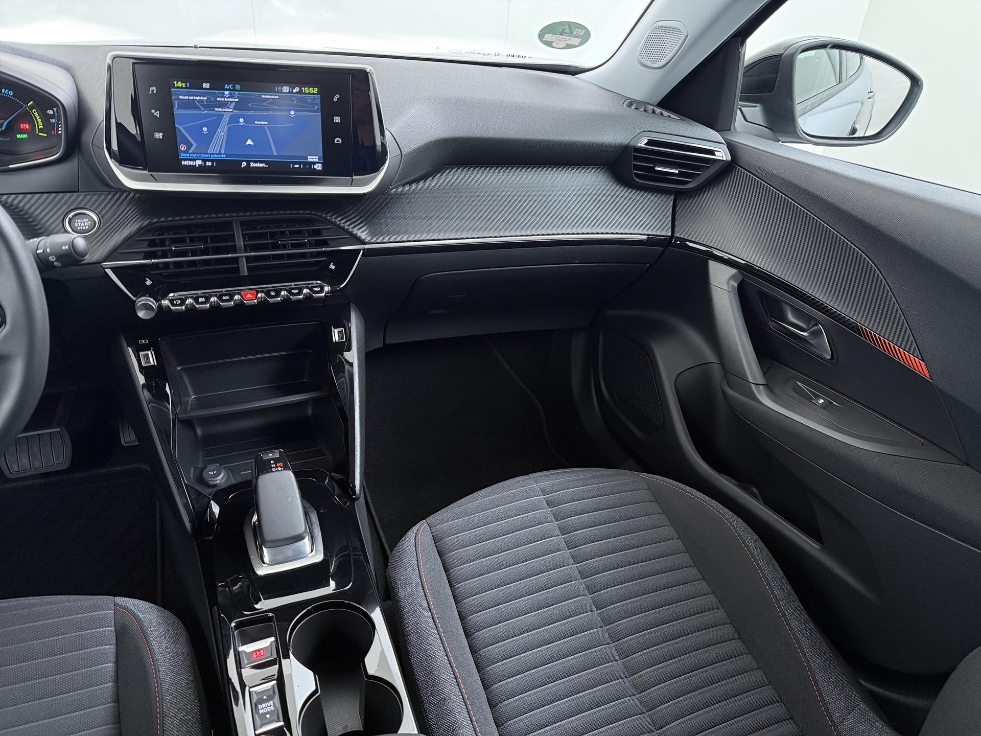 Peugeot e-2008 EV Active Pack 50 kWh 17