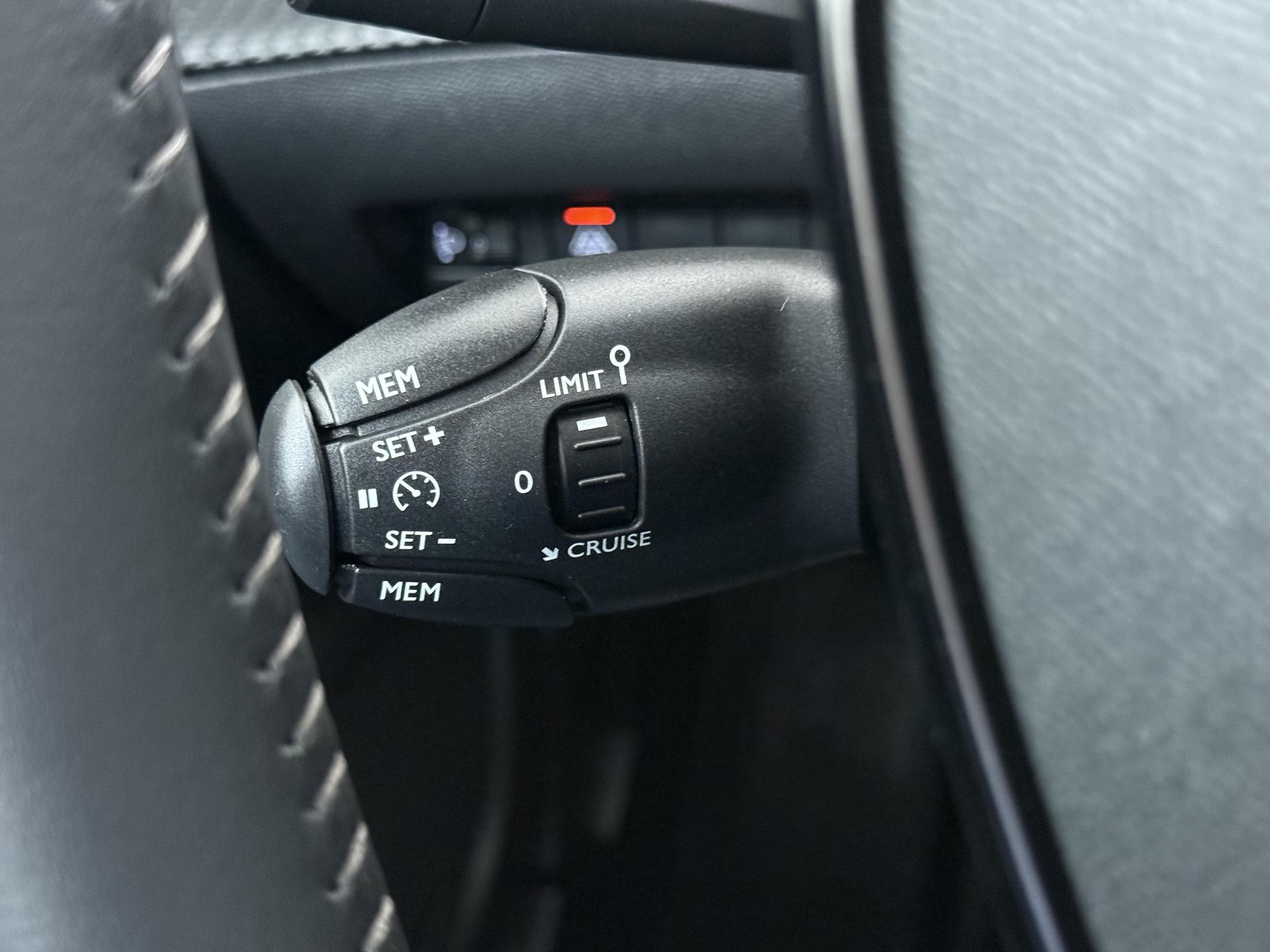 Peugeot e-2008 EV Active Pack 50 kWh 19